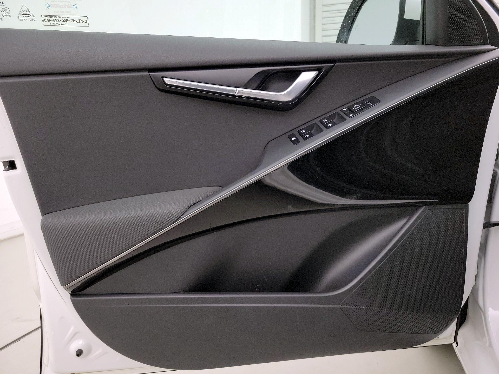 Thumbnail: 2023 Kia Niro - 12