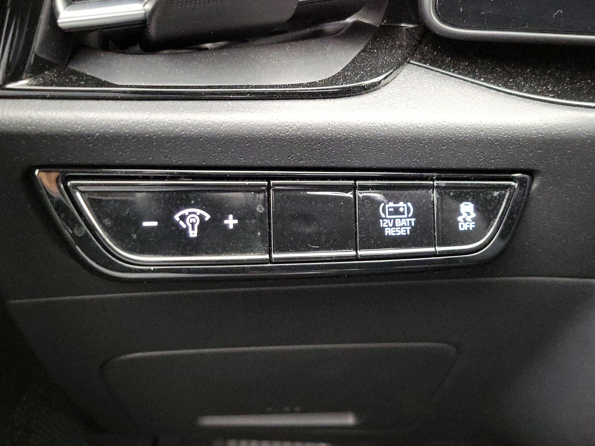 Thumbnail: 2023 Kia Niro - 13