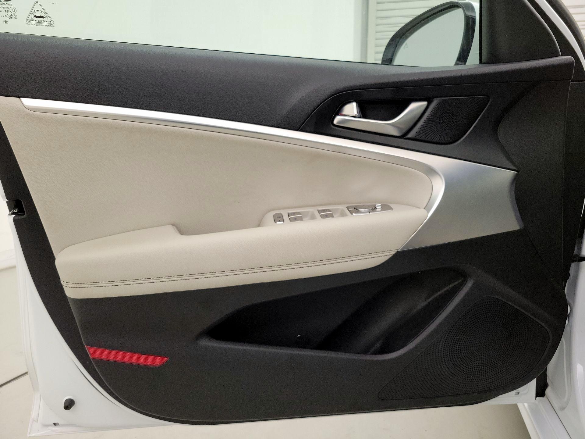 Thumbnail: 2025 Genesis G70 - 12