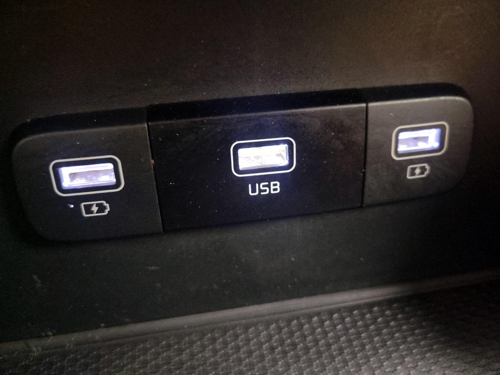 Thumbnail: 2024 Kia Carnival - 18