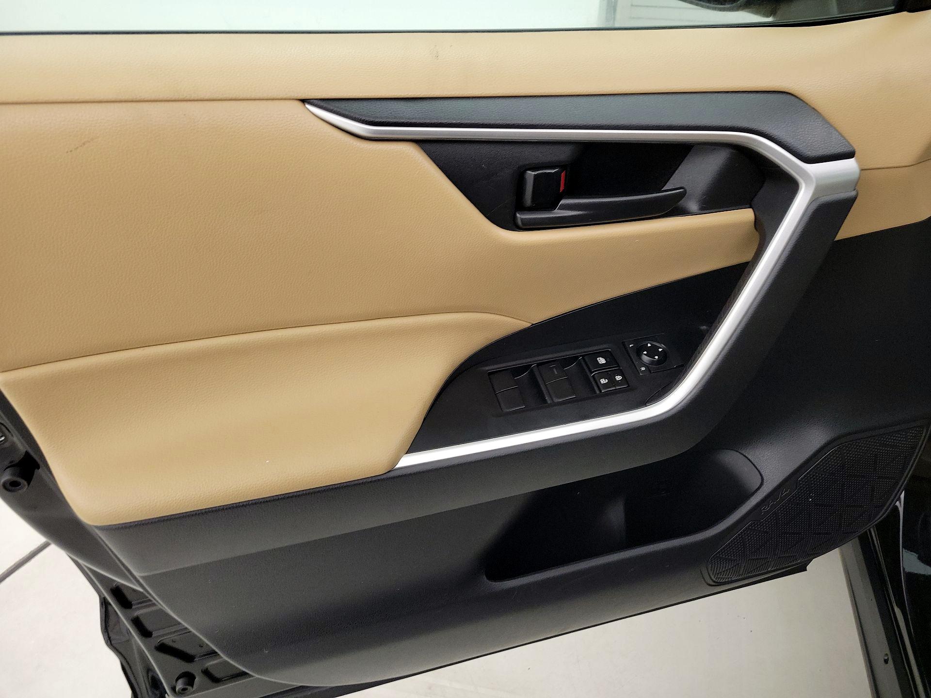 Thumbnail: 2022 Toyota RAV4 - 12