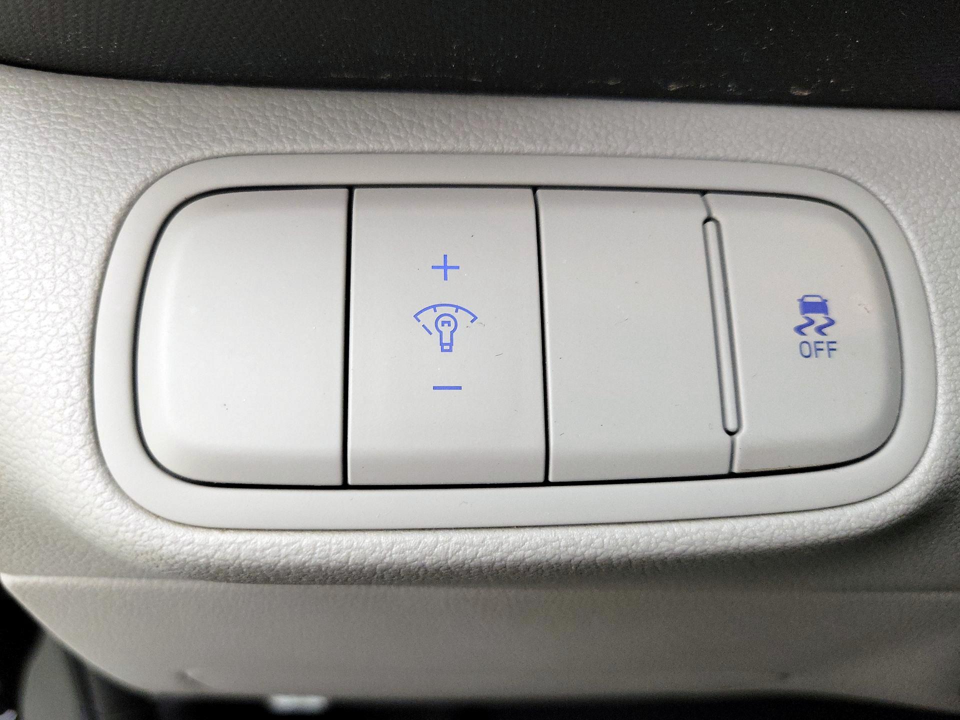 Thumbnail: 2023 Hyundai Venue - 13