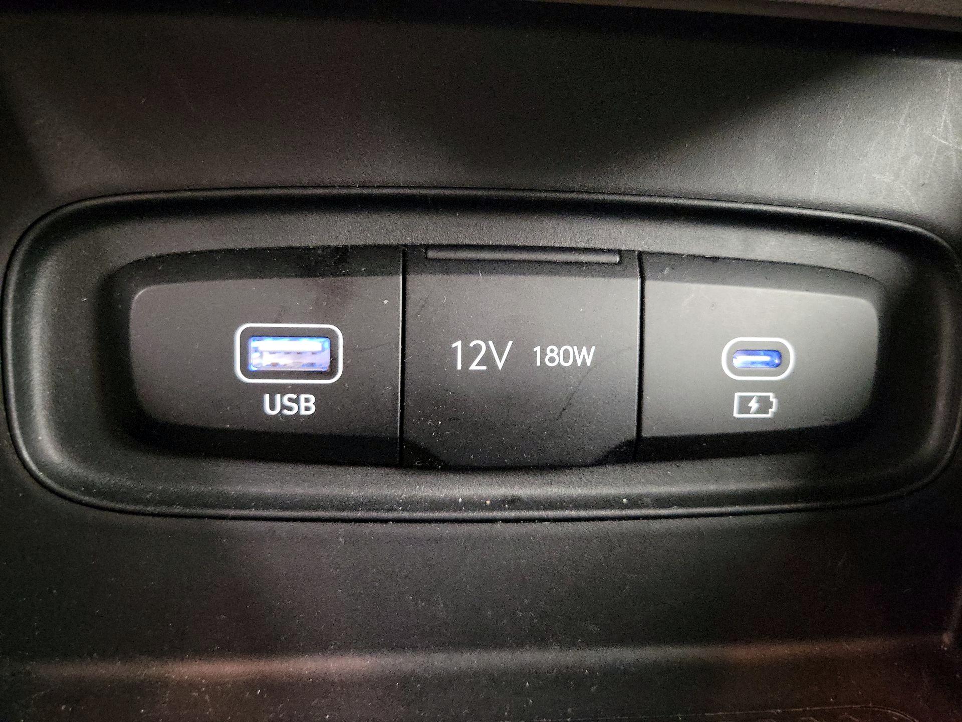 Thumbnail: 2023 Hyundai Venue - 18