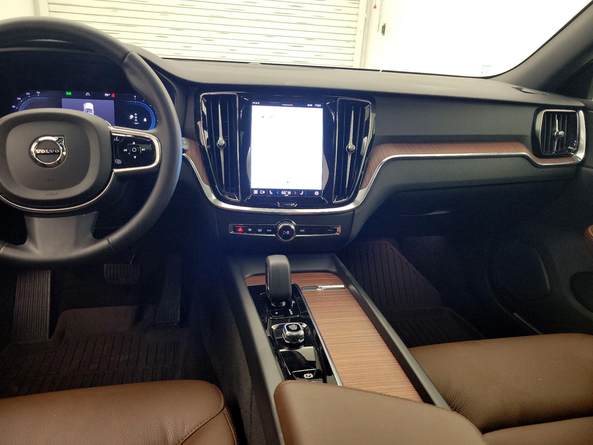 Thumbnail: 2024 Volvo S60 - 9