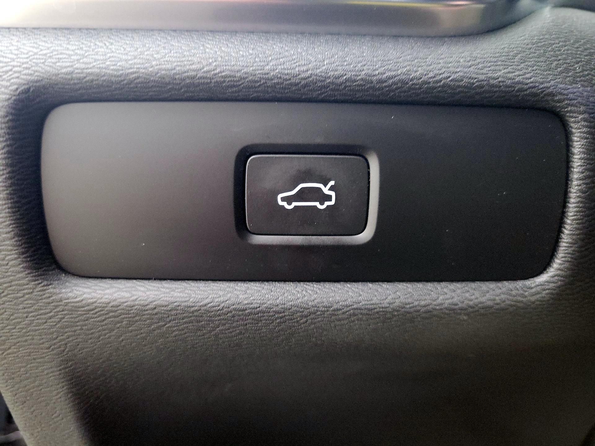 Thumbnail: 2024 Volvo S60 - 13