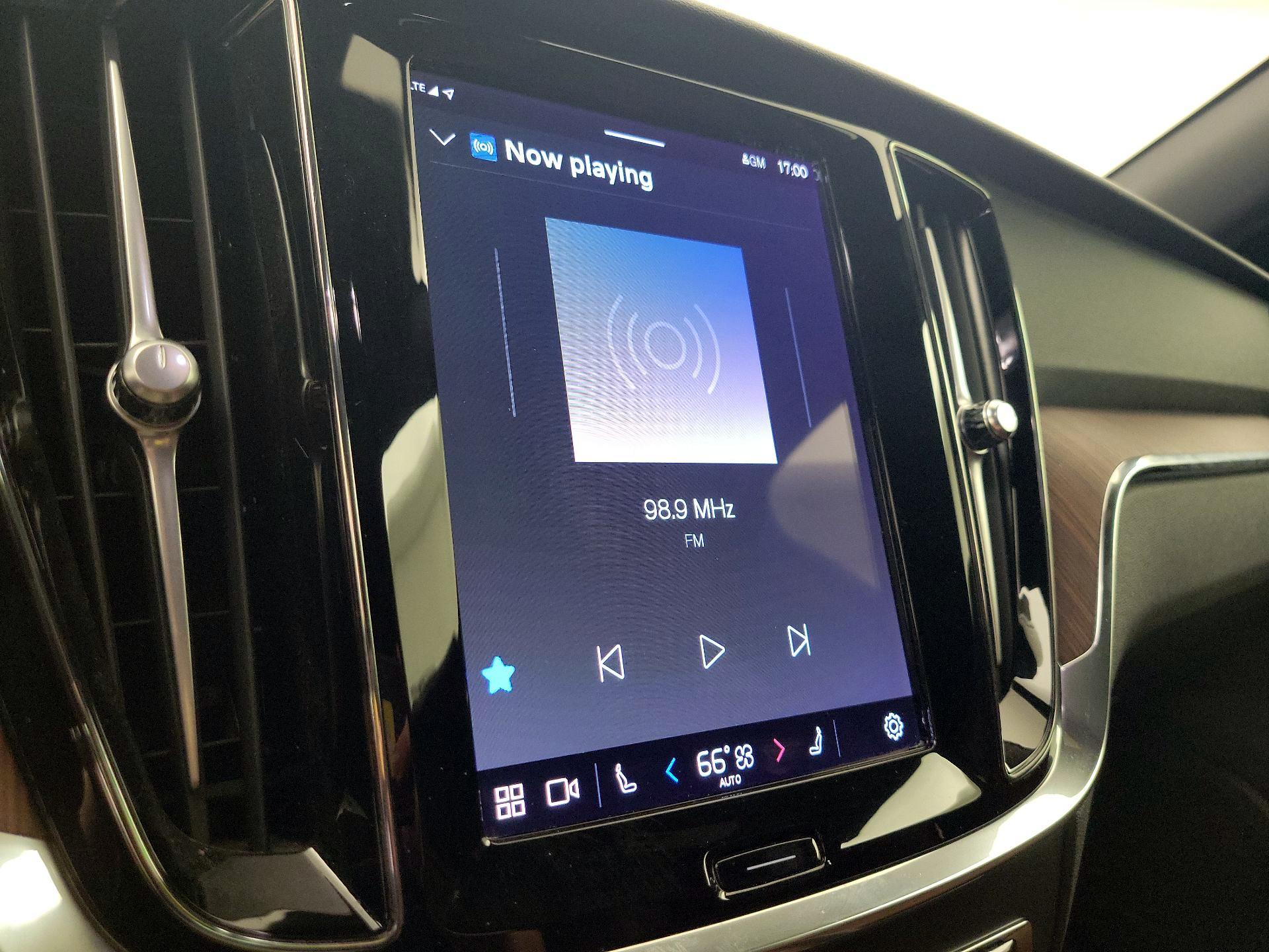 Thumbnail: 2024 Volvo S60 - 16