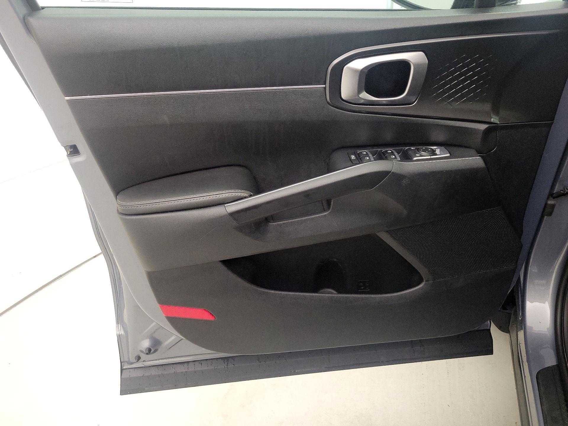 Thumbnail: 2023 Kia Sorento - 12