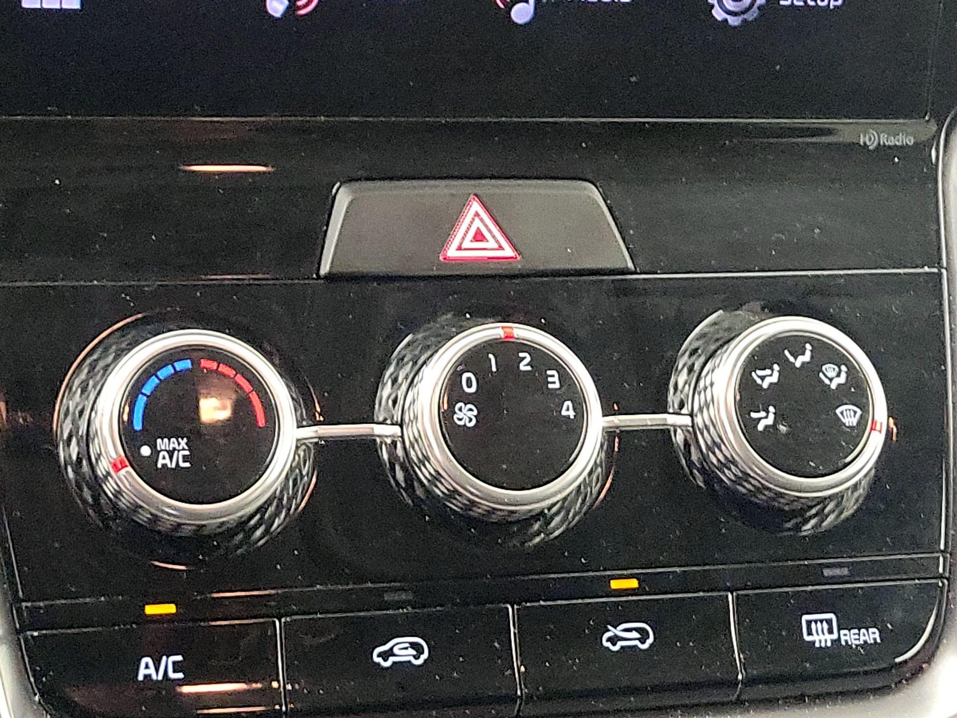 Thumbnail: 2023 Kia Sorento - 16