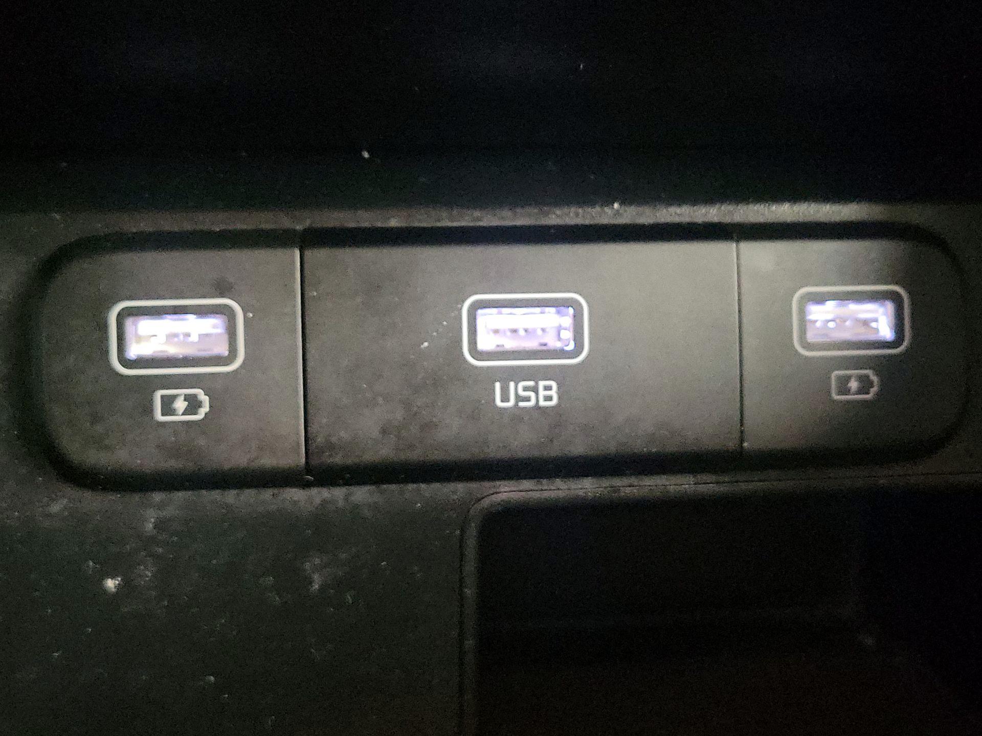 Thumbnail: 2023 Kia Sorento - 18