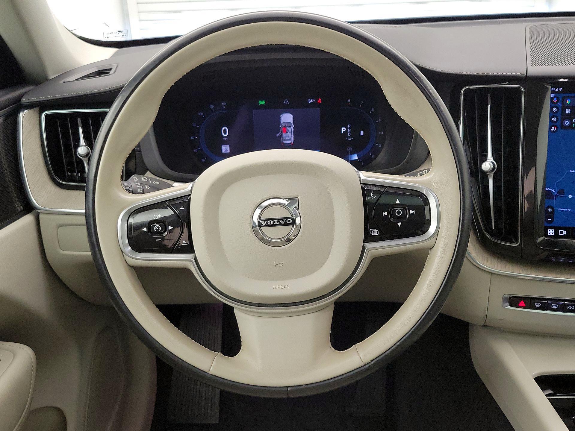 Thumbnail: 2023 Volvo XC60 - 10