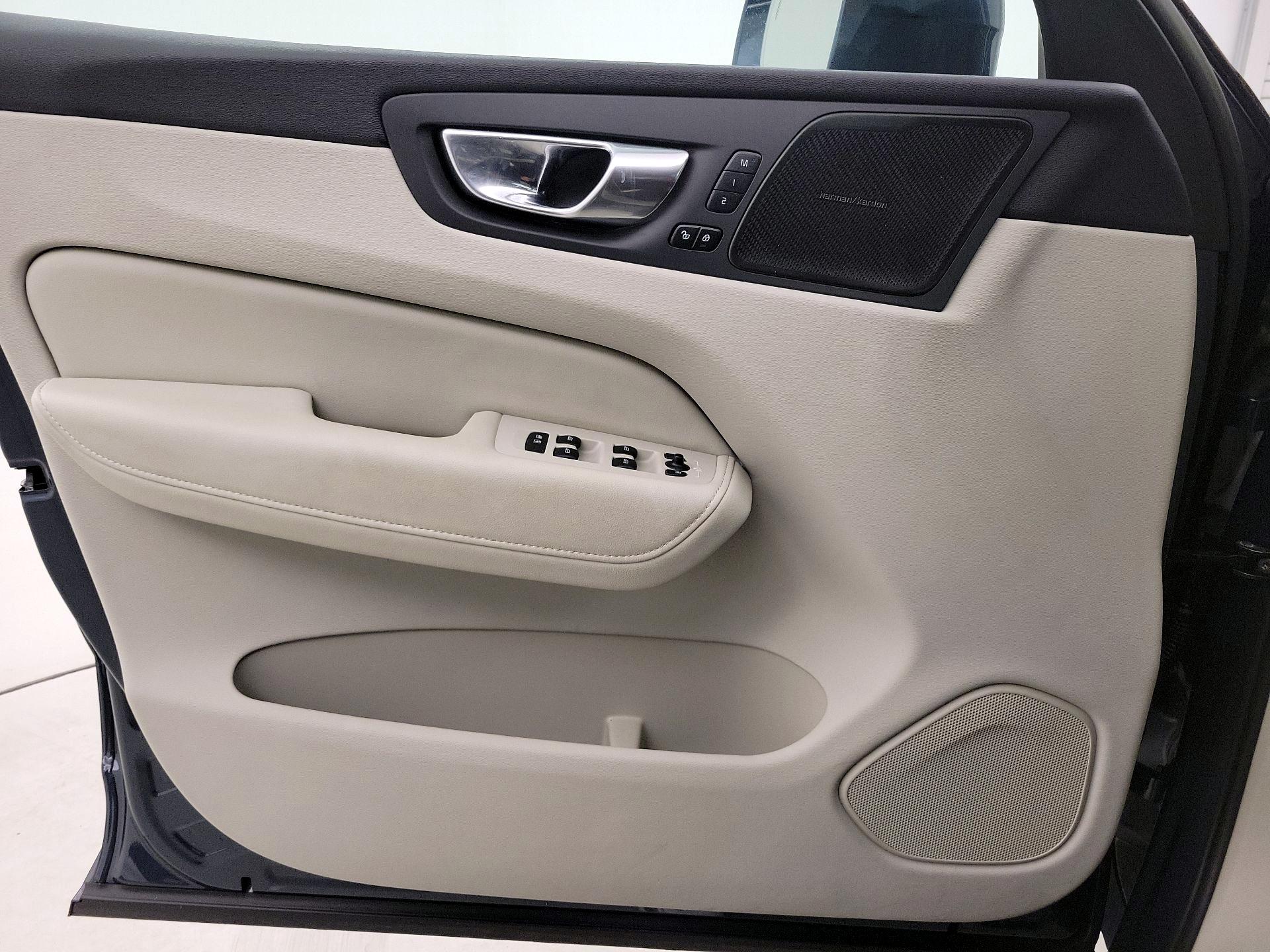 Thumbnail: 2023 Volvo XC60 - 12