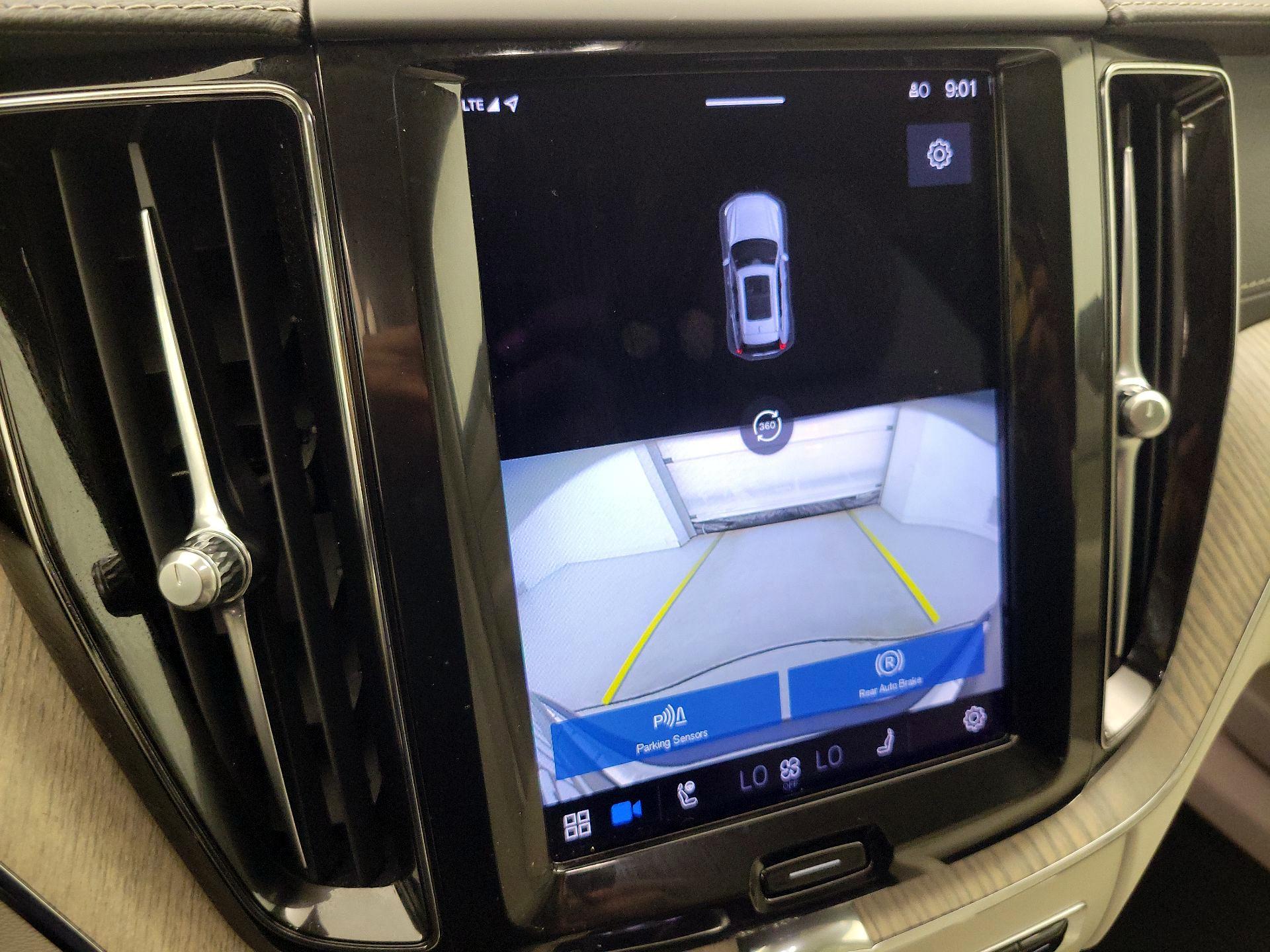 Thumbnail: 2023 Volvo XC60 - 15