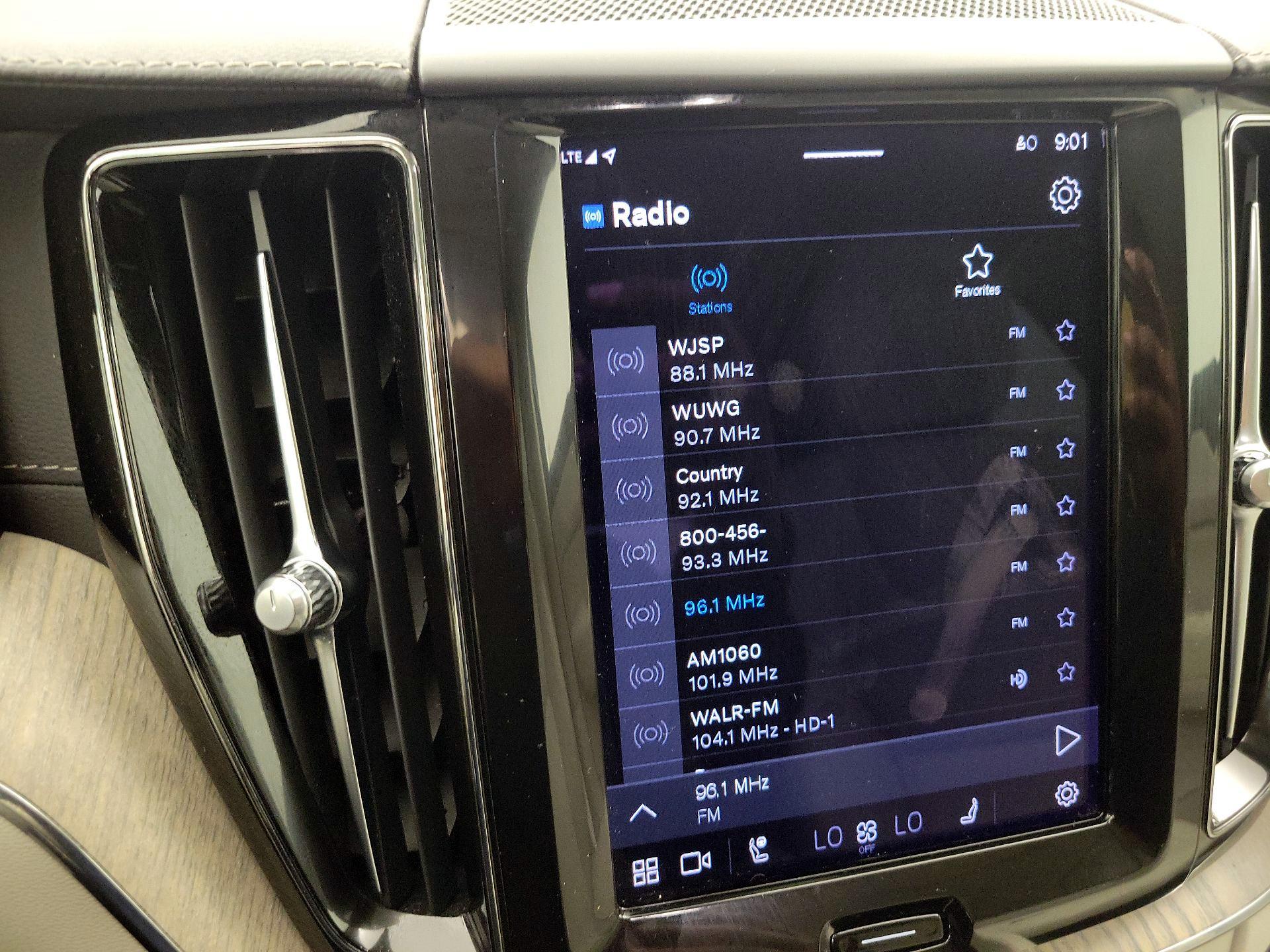 Thumbnail: 2023 Volvo XC60 - 16