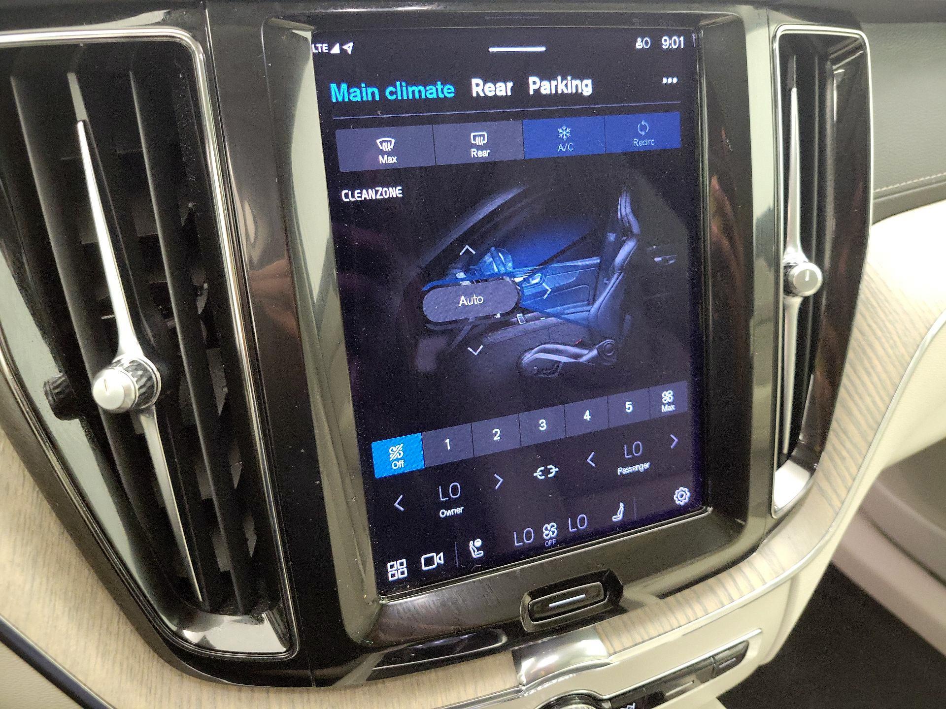 Thumbnail: 2023 Volvo XC60 - 17