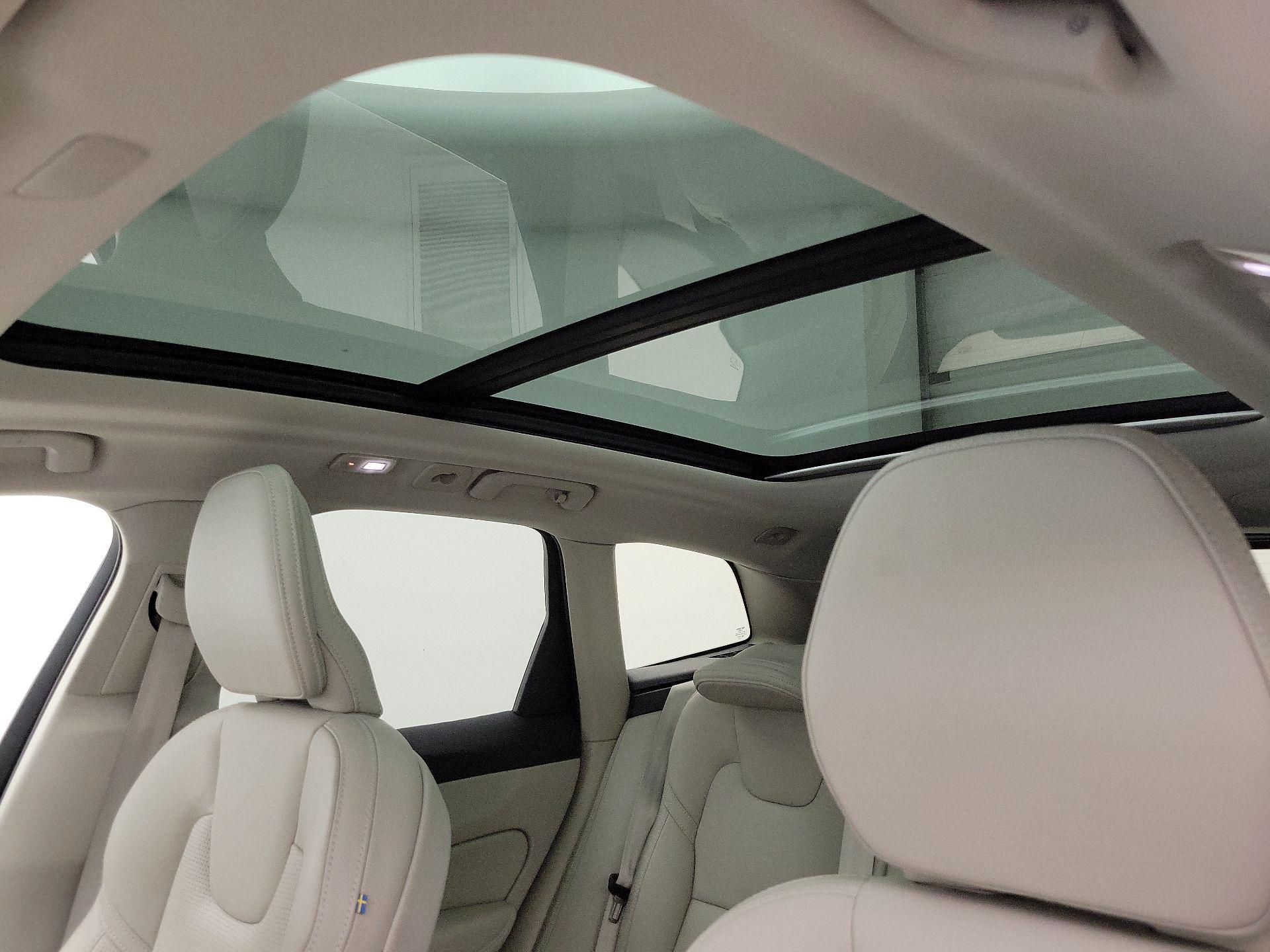 Thumbnail: 2023 Volvo XC60 - 20