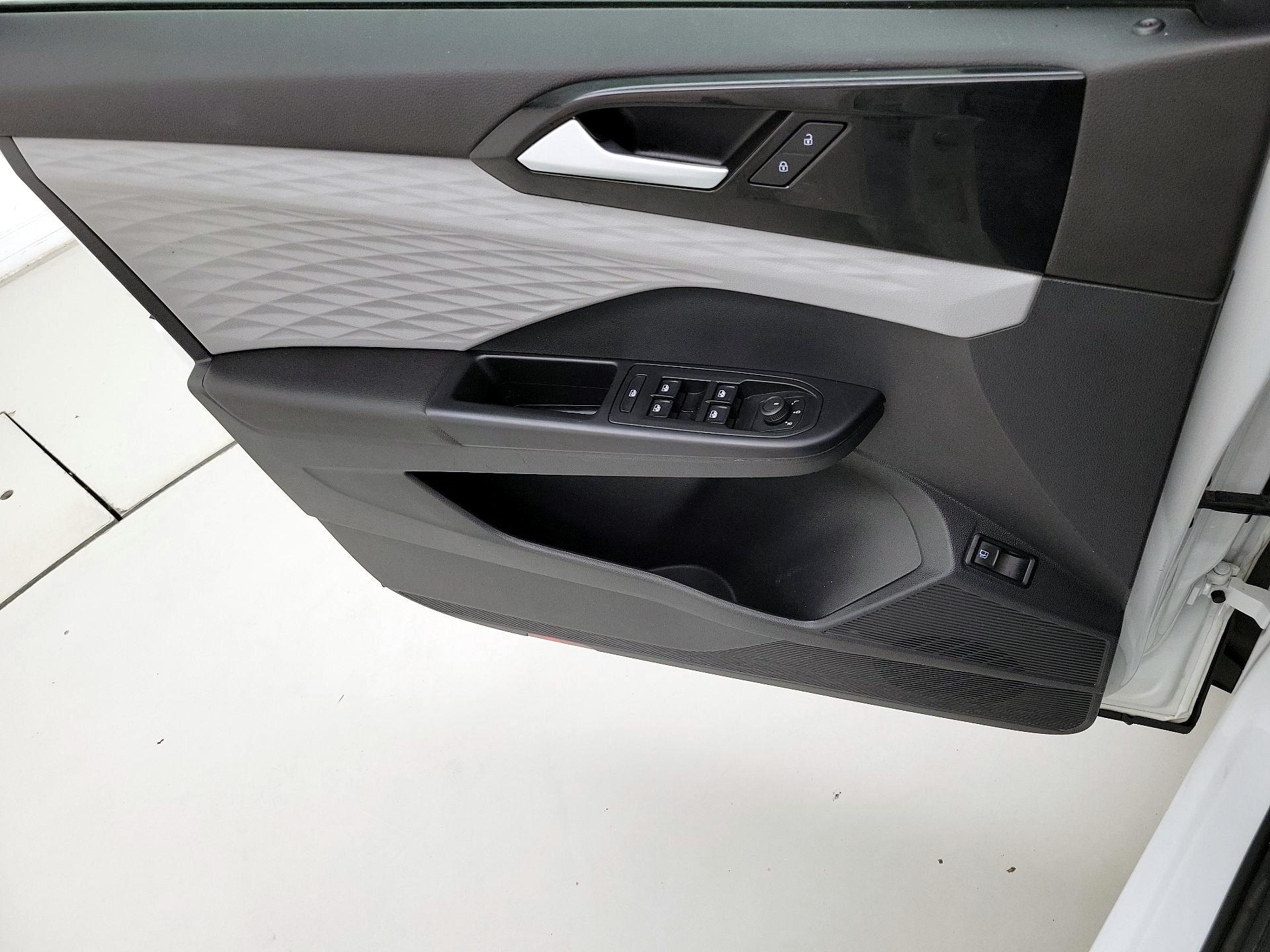 Thumbnail: 2023 Volkswagen Taos - 12