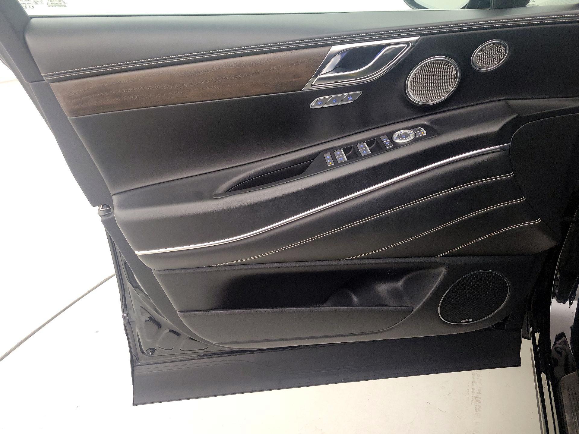 Thumbnail: 2022 Genesis GV80 - 12