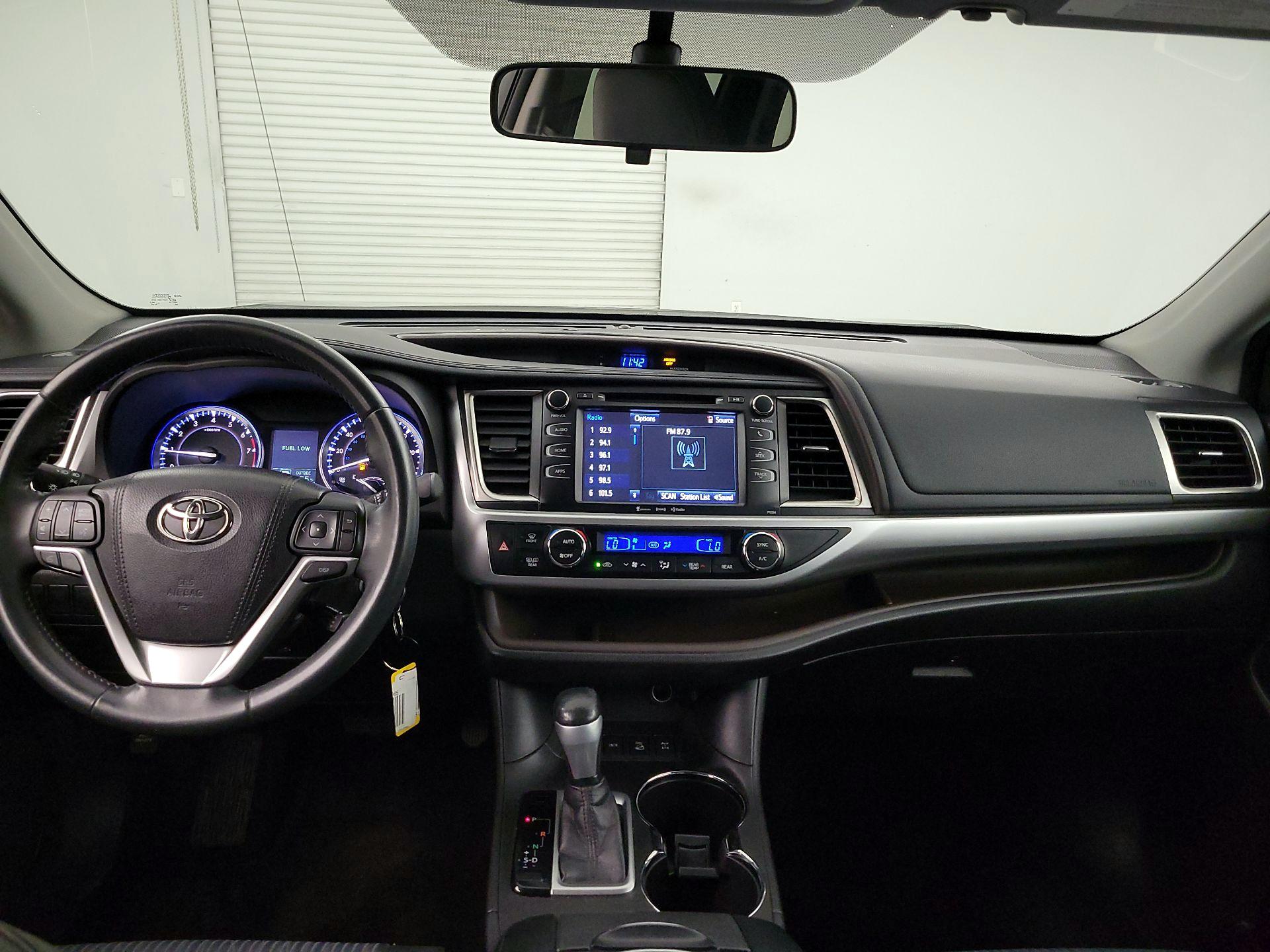 Thumbnail: 2016 Toyota Highlander - 9