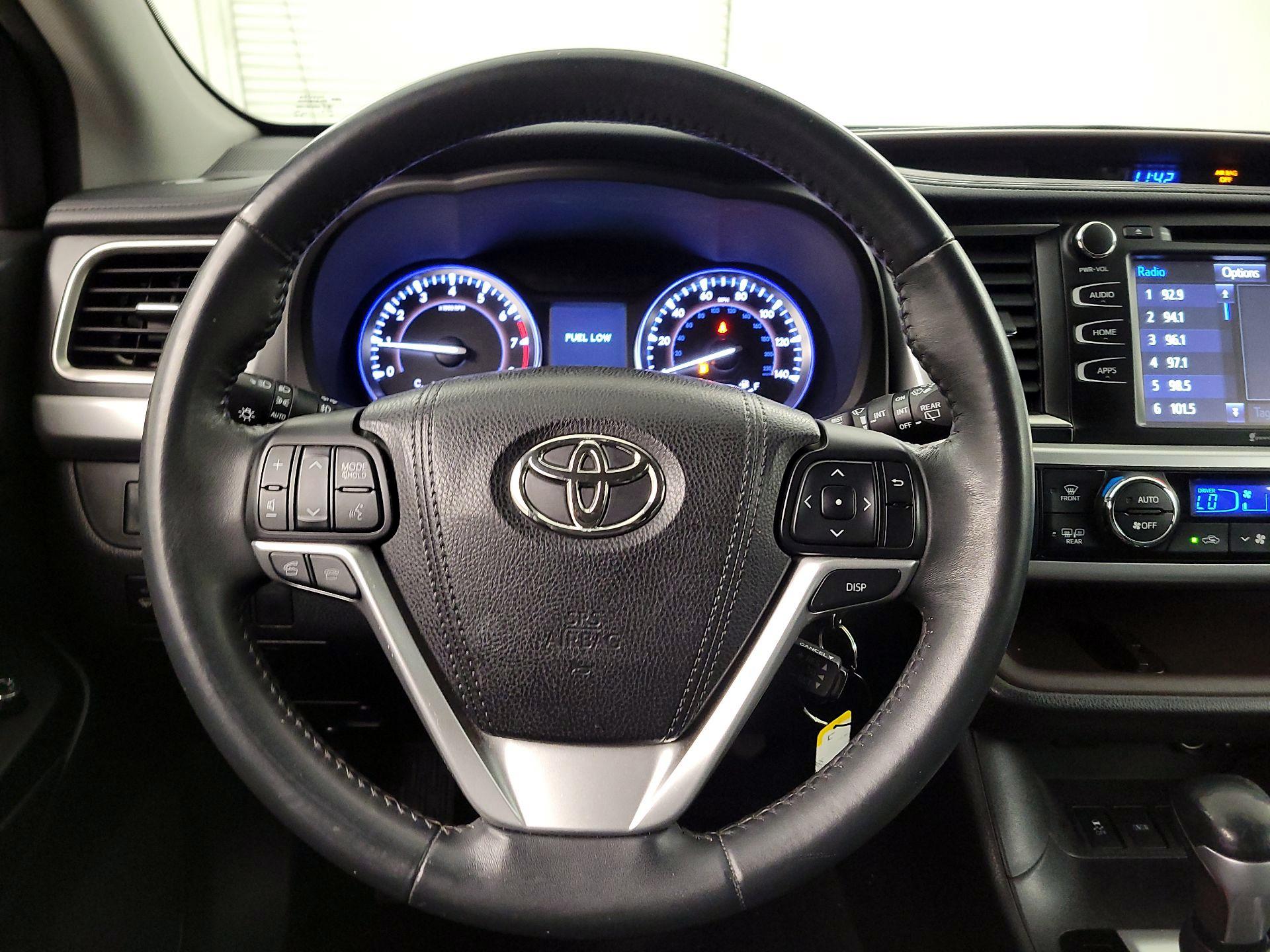 Thumbnail: 2016 Toyota Highlander - 10