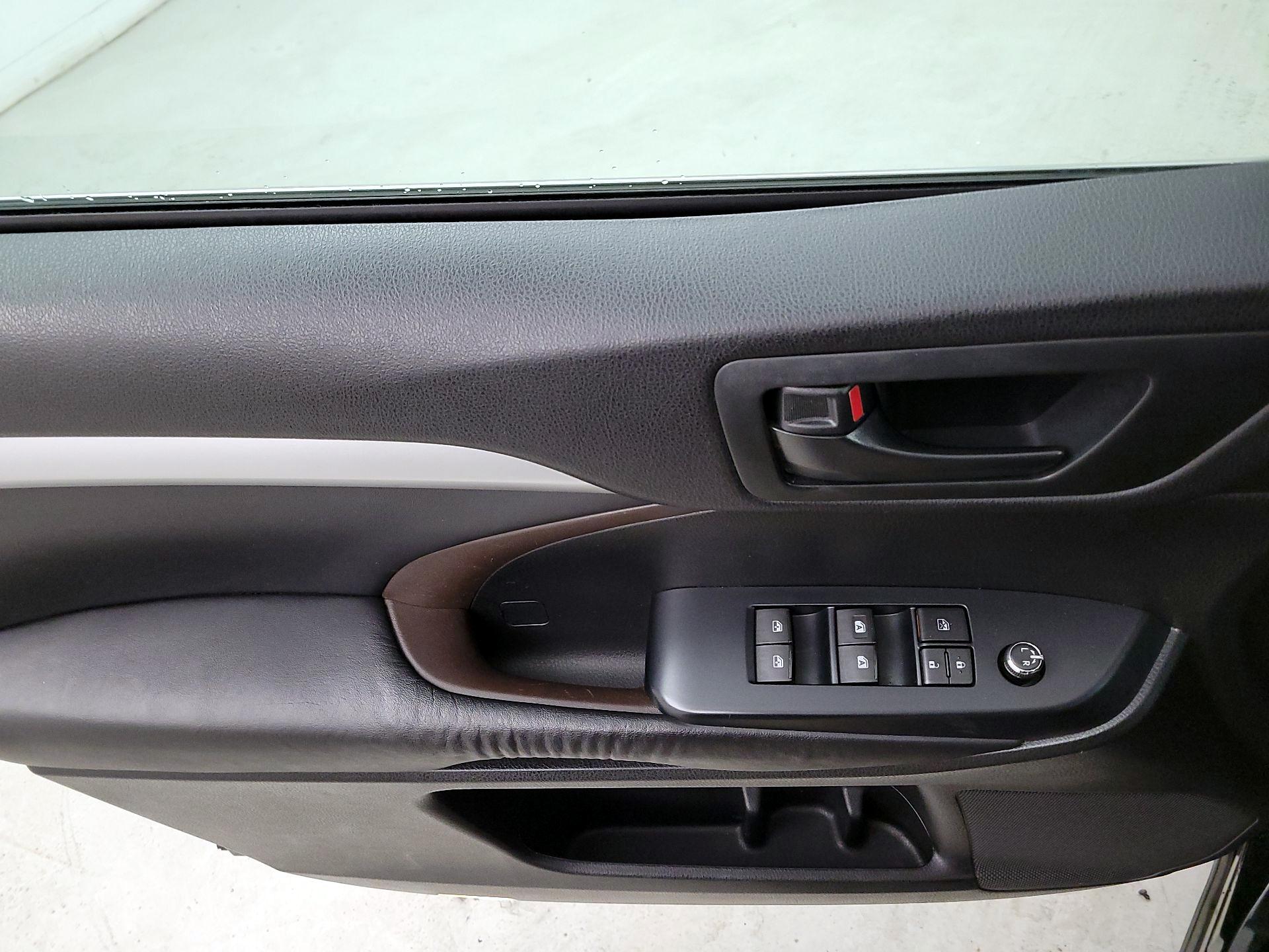 Thumbnail: 2016 Toyota Highlander - 12