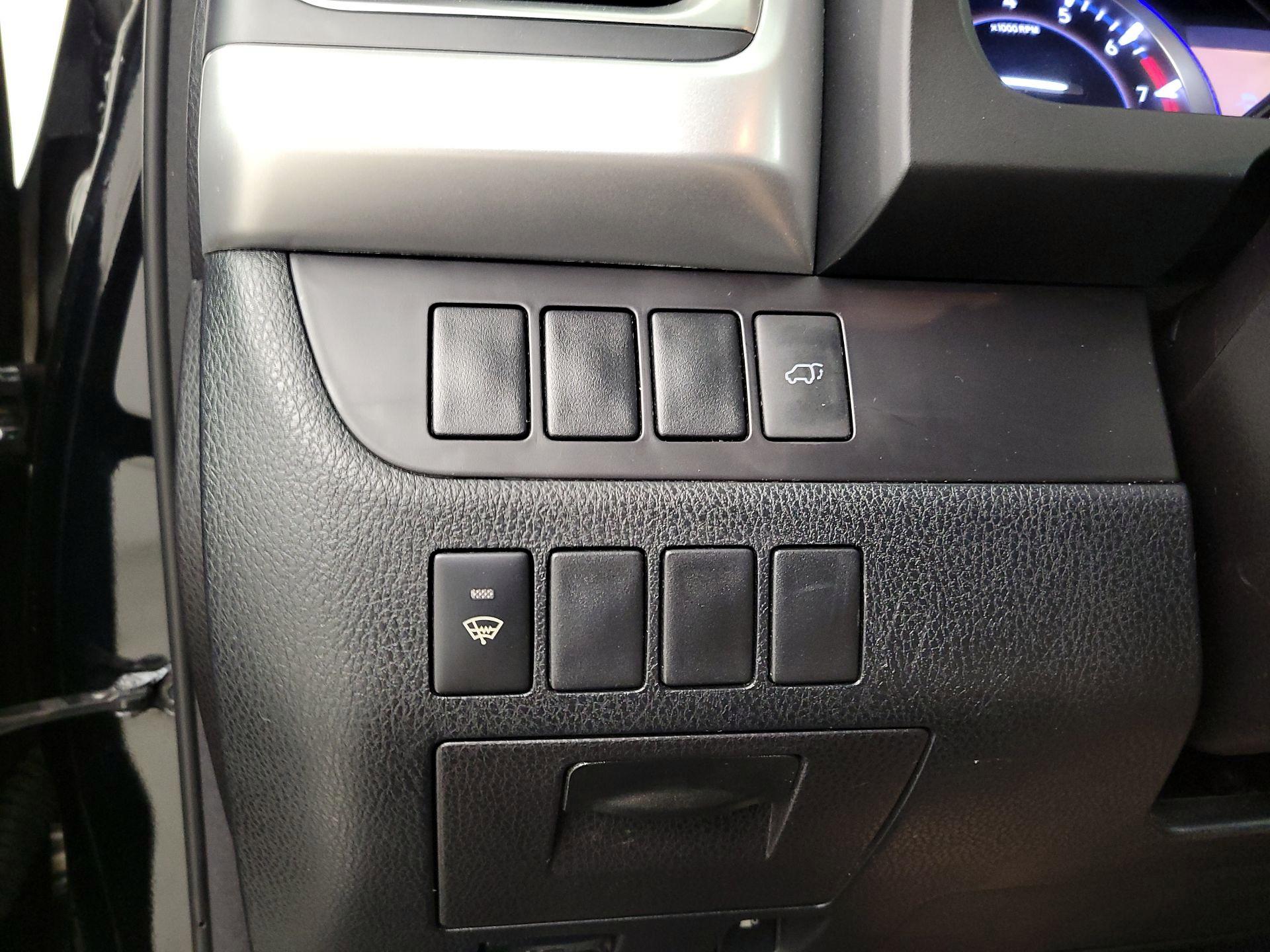 Thumbnail: 2016 Toyota Highlander - 13