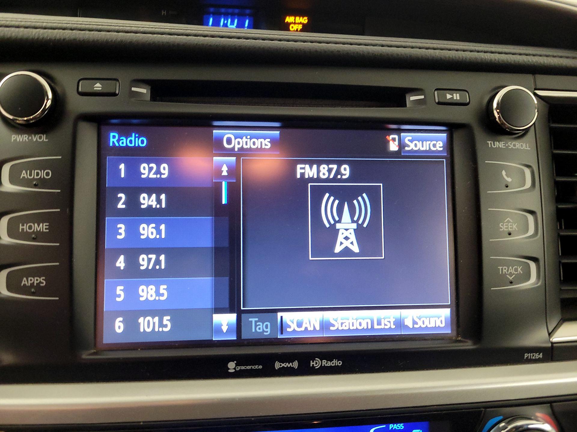 Thumbnail: 2016 Toyota Highlander - 15