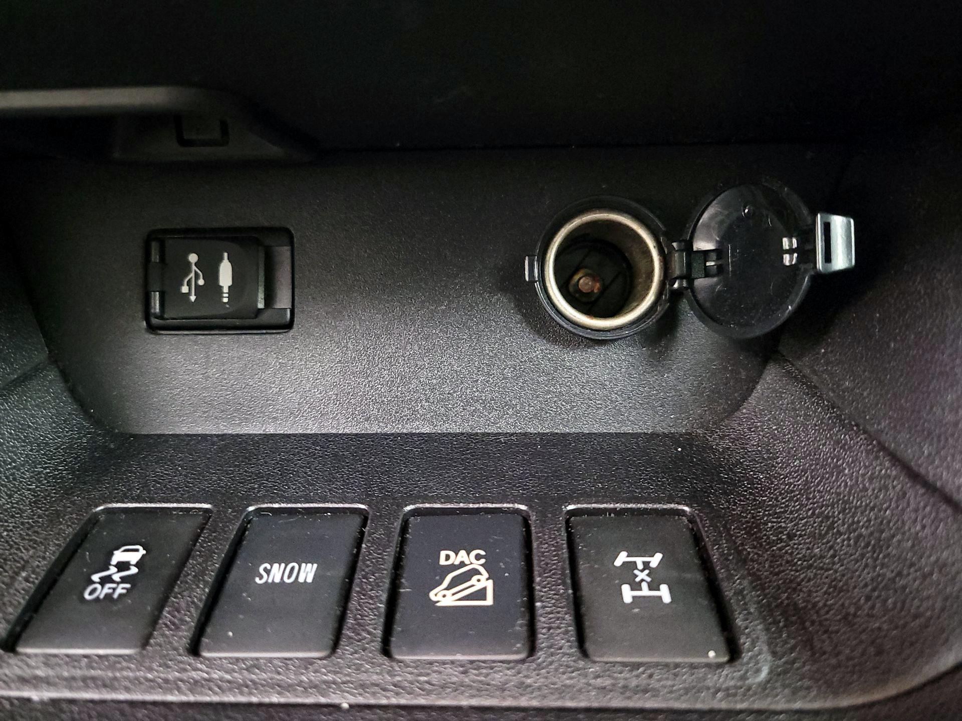 Thumbnail: 2016 Toyota Highlander - 18