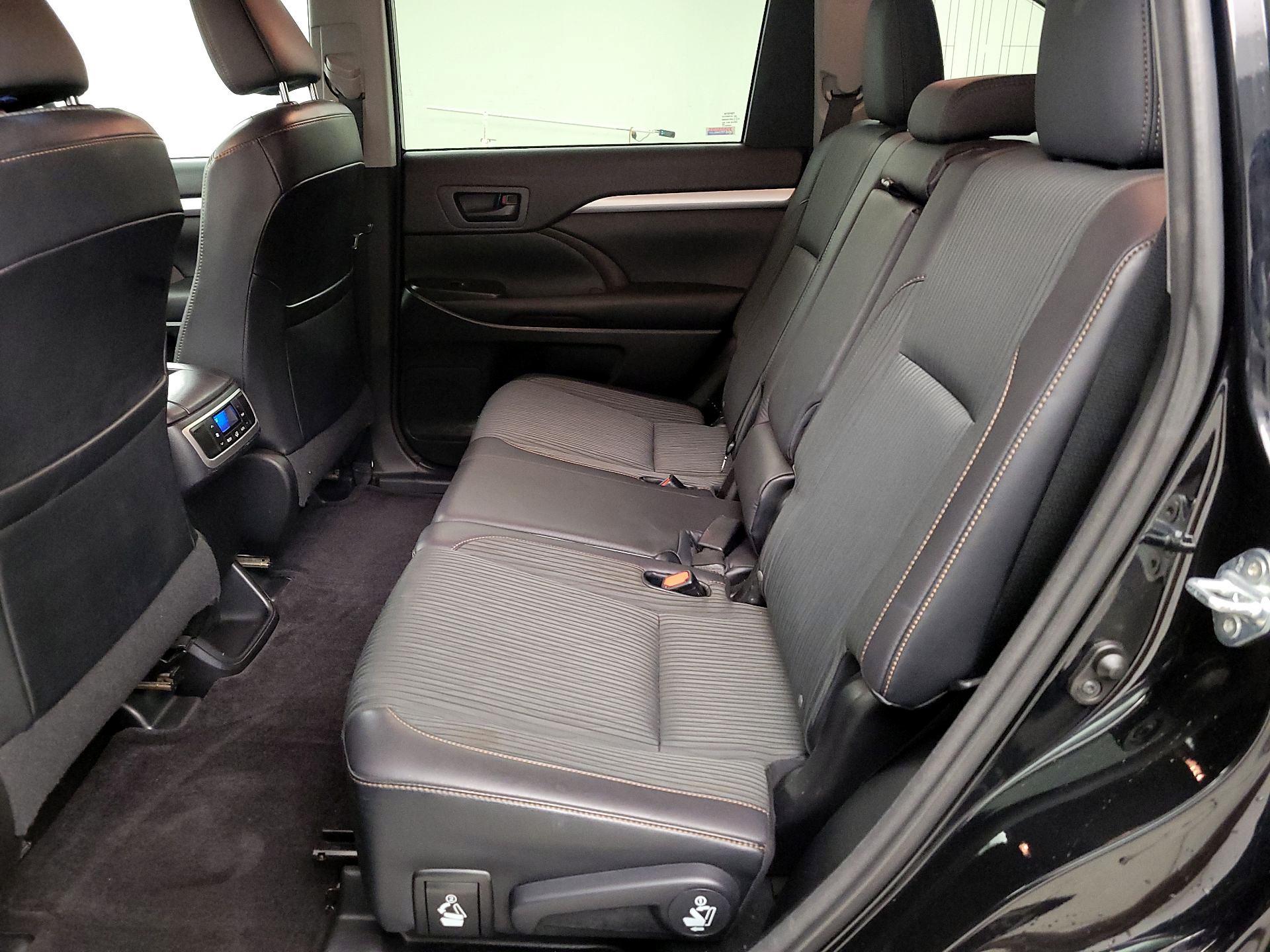 Thumbnail: 2016 Toyota Highlander - 19