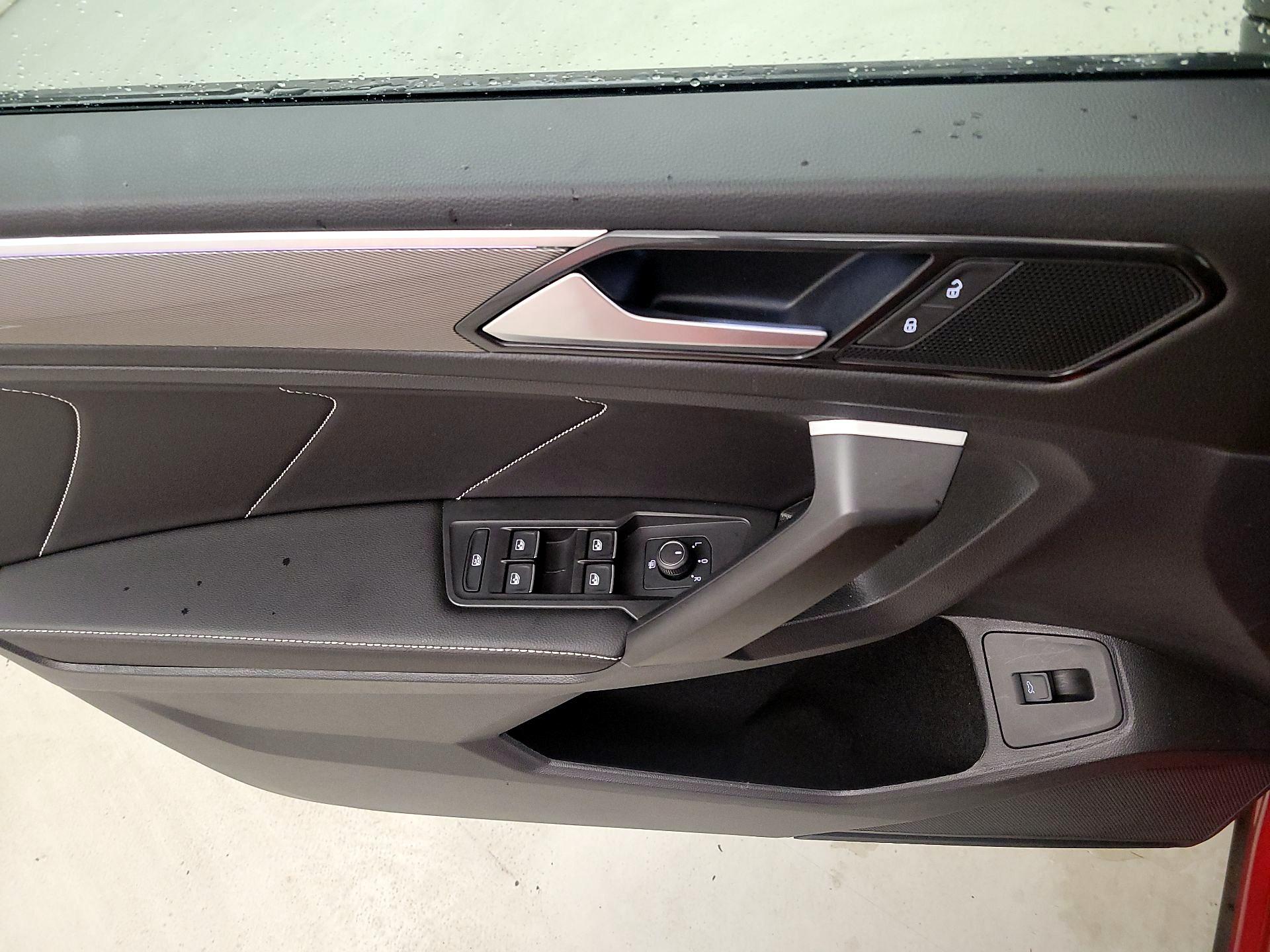 Thumbnail: 2024 Volkswagen Tiguan - 12