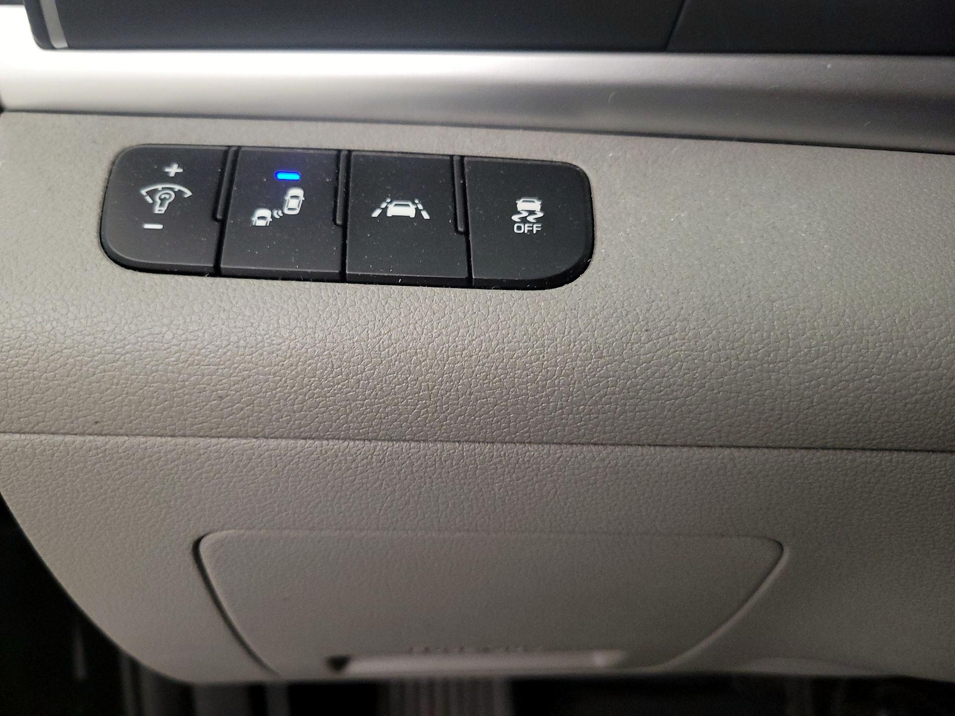 Thumbnail: 2019 Hyundai Elantra - 13