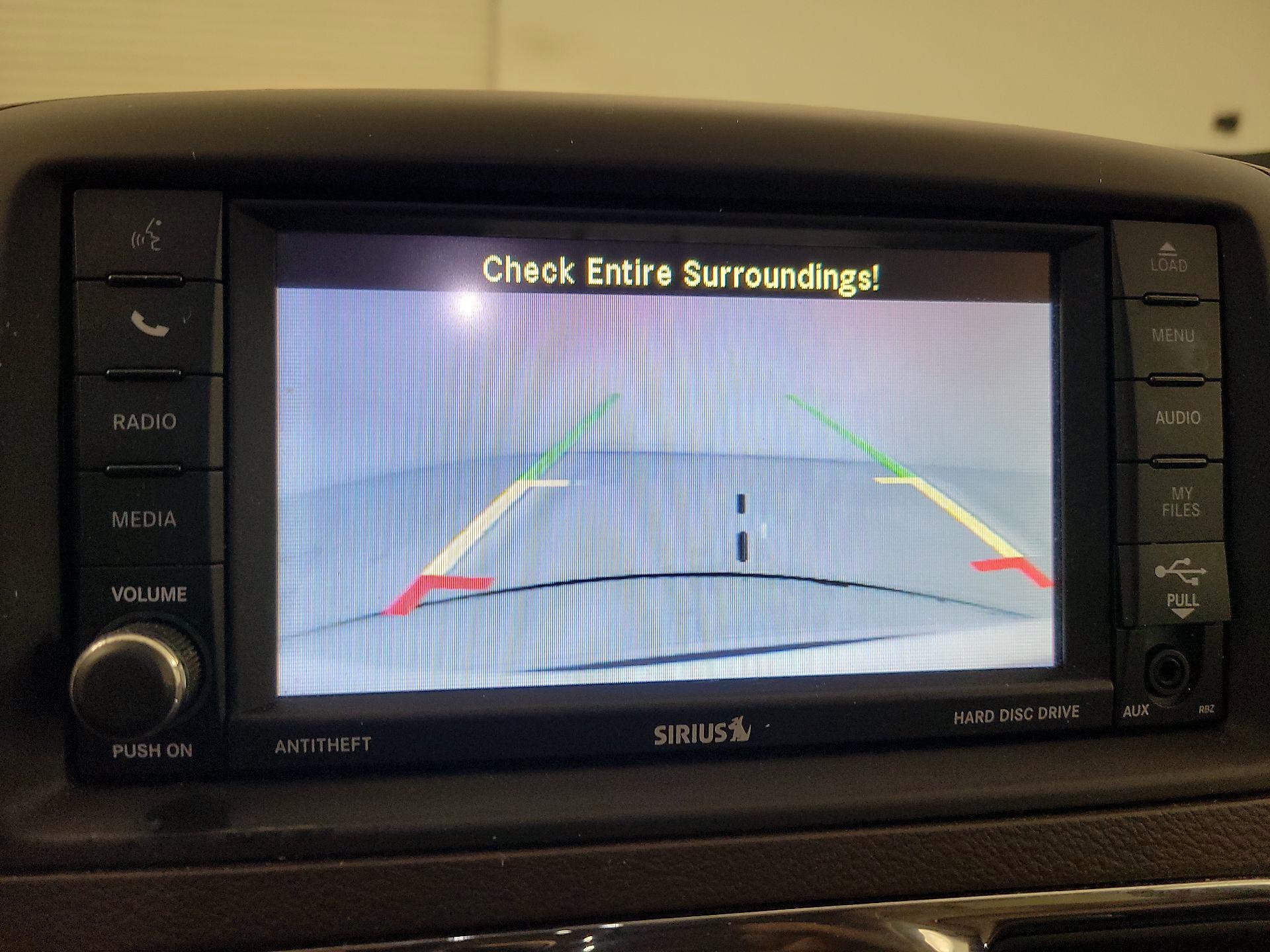 Thumbnail: 2015 Chrysler Town & Country - 14