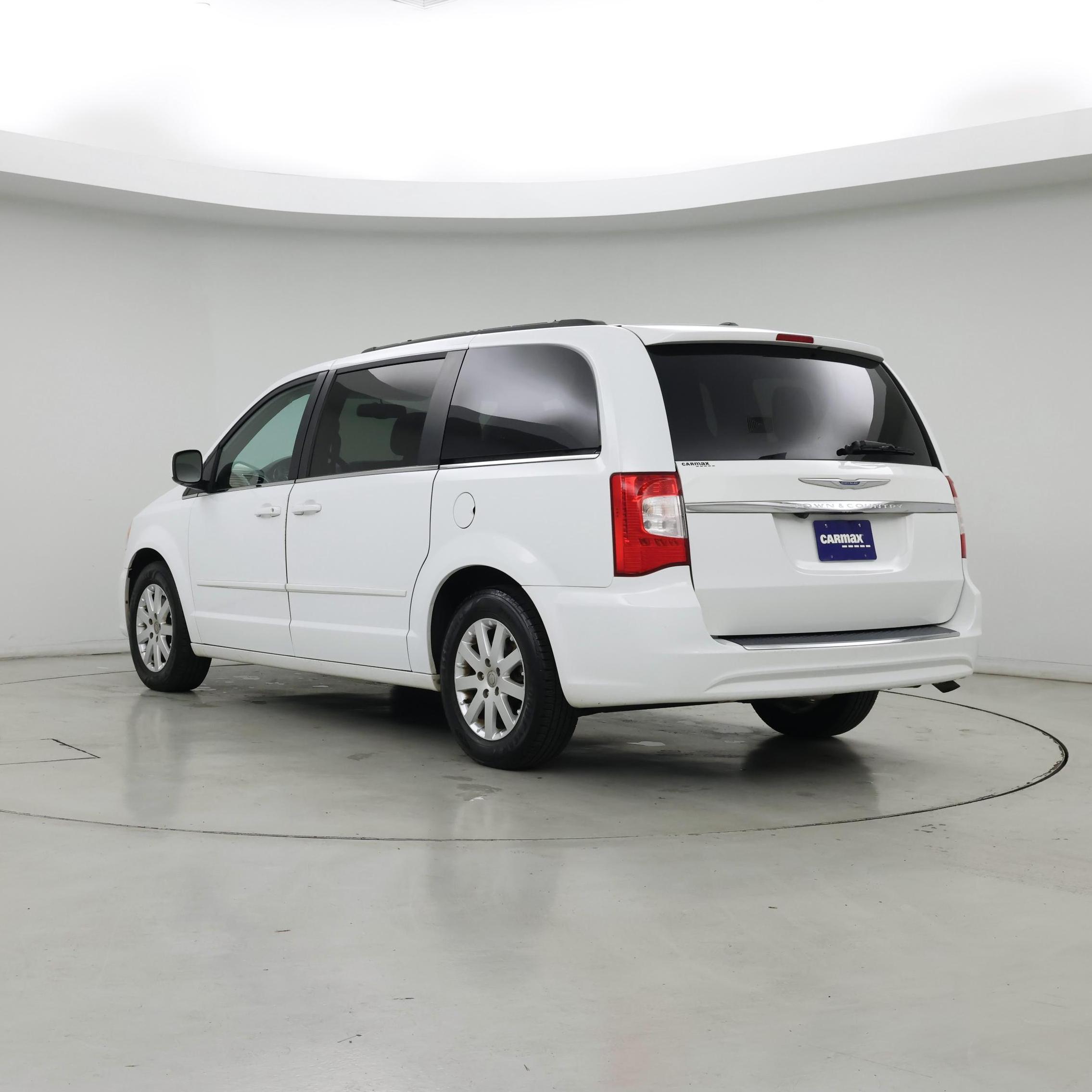 Thumbnail: 2015 Chrysler Town & Country - 2