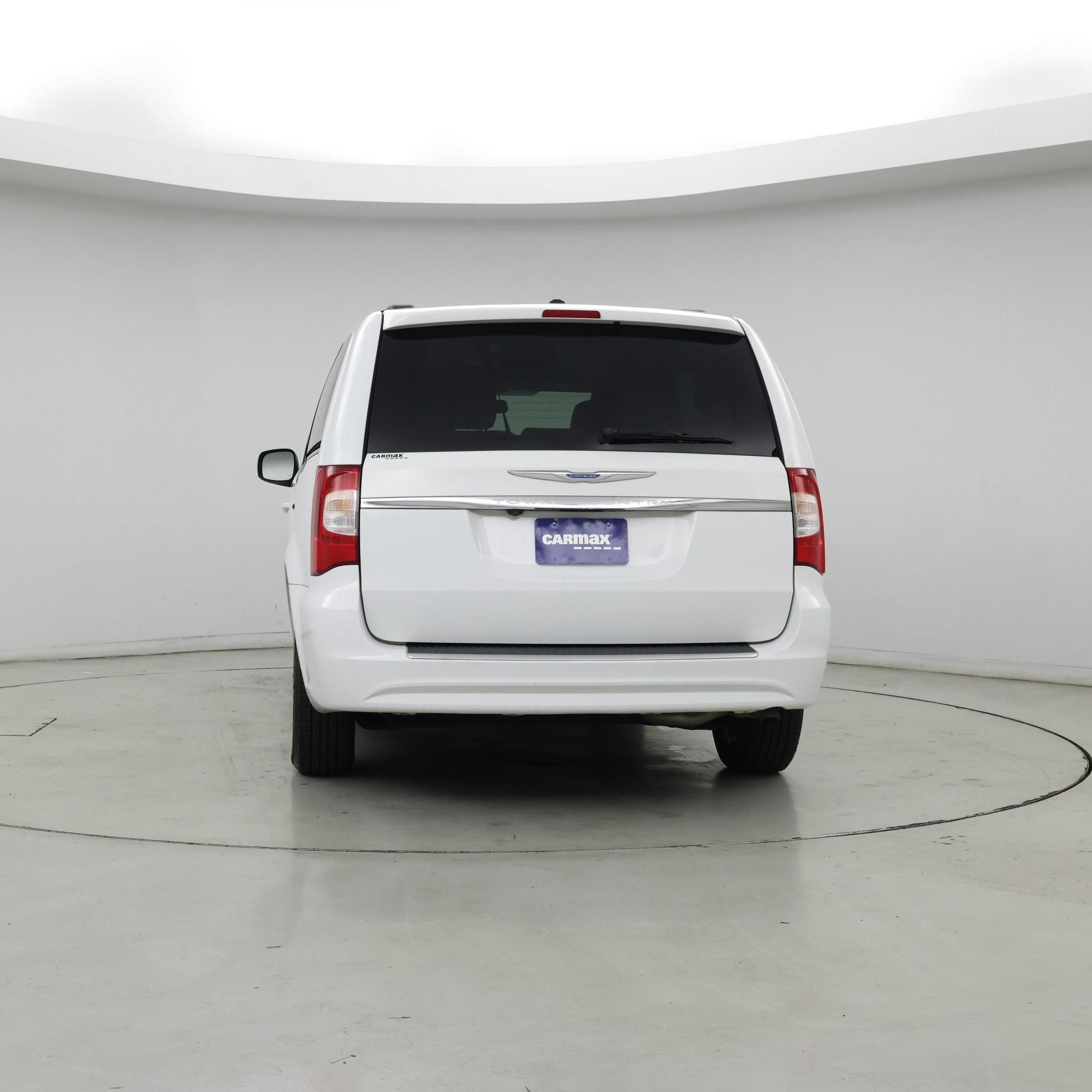 Thumbnail: 2015 Chrysler Town & Country - 6