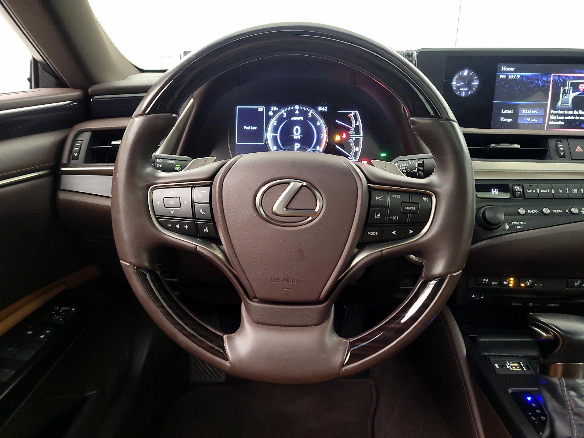 Thumbnail: 2020 Lexus ES - 10