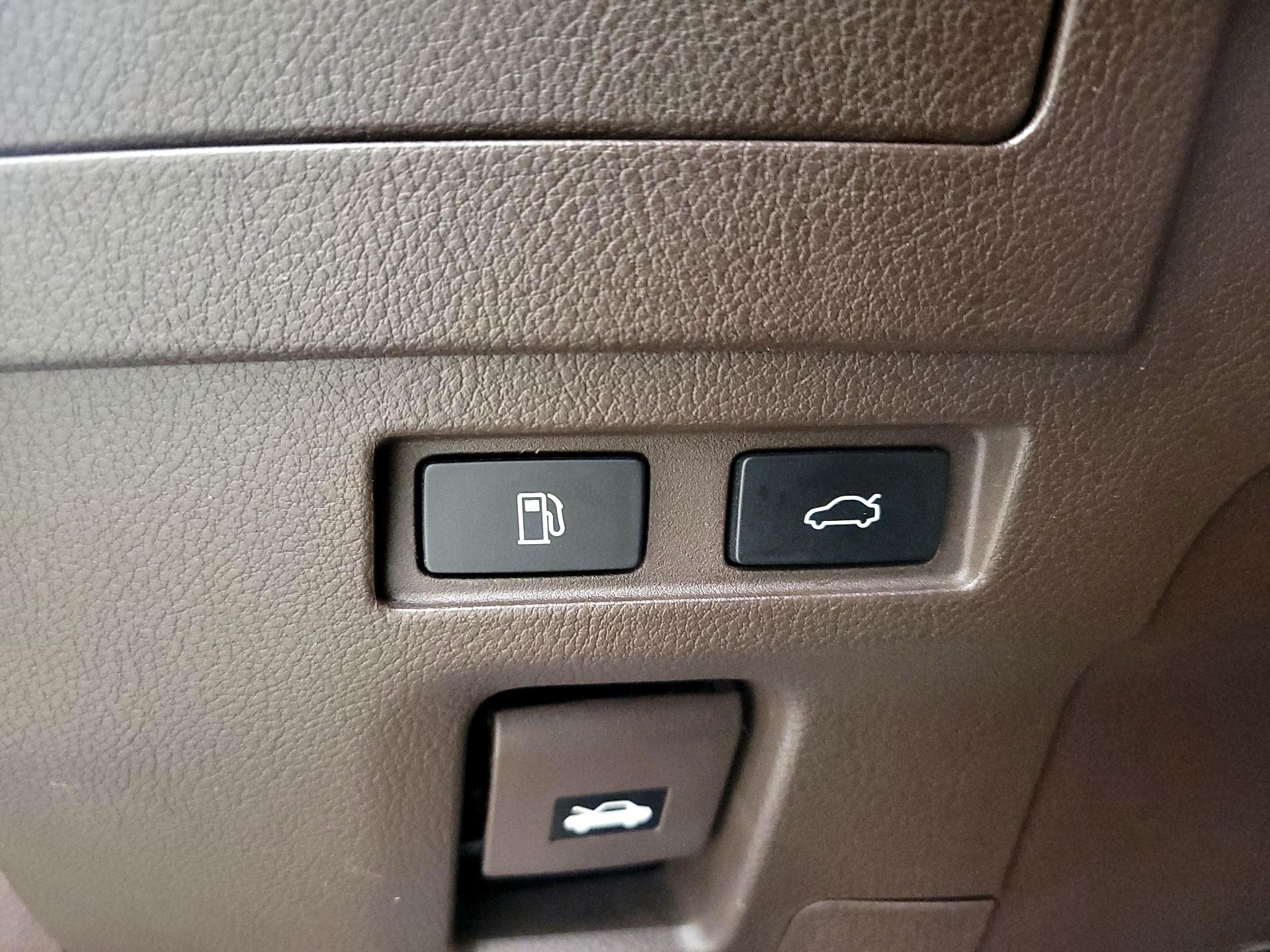 Thumbnail: 2020 Lexus ES - 13