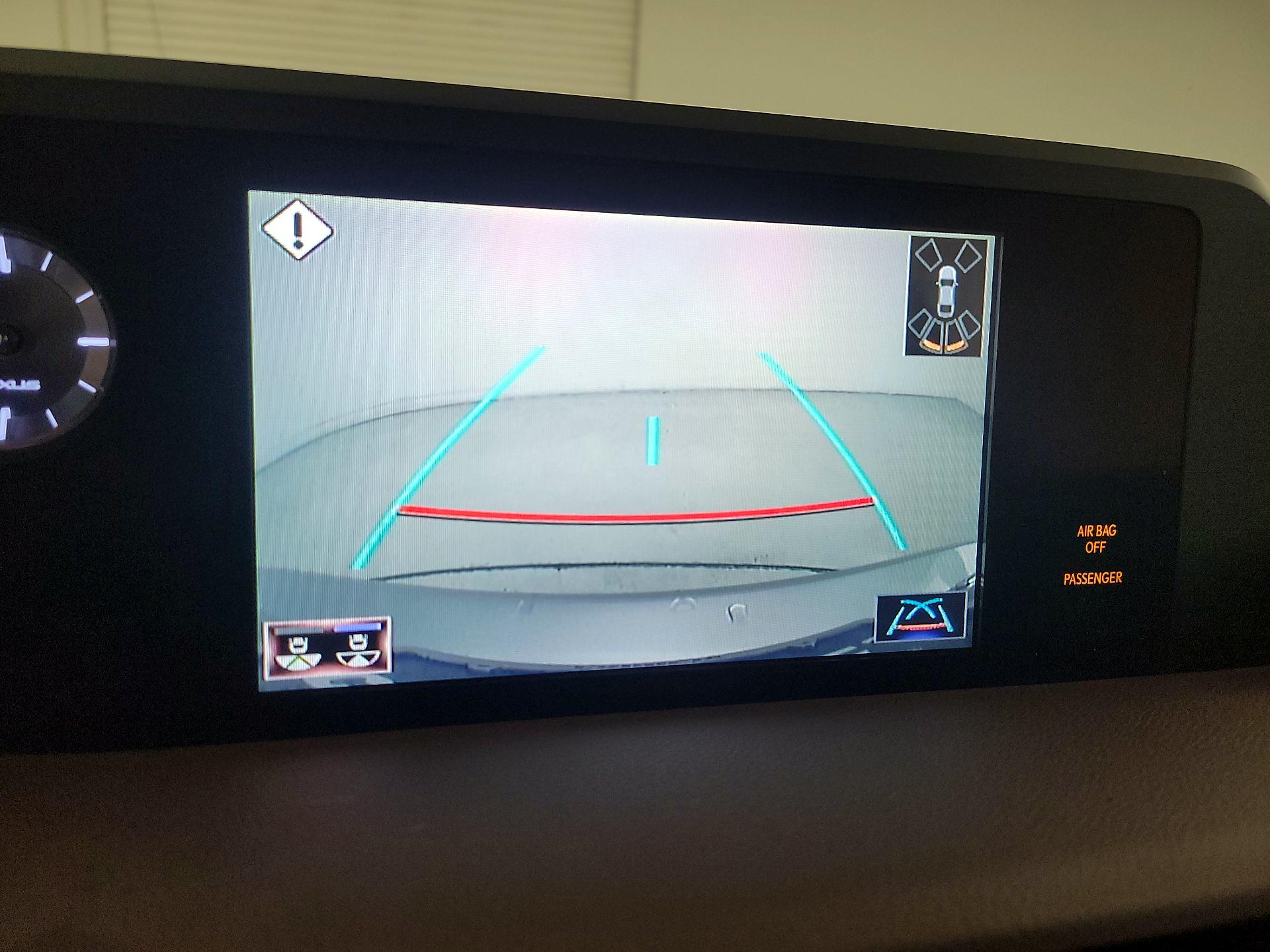 Thumbnail: 2020 Lexus ES - 14