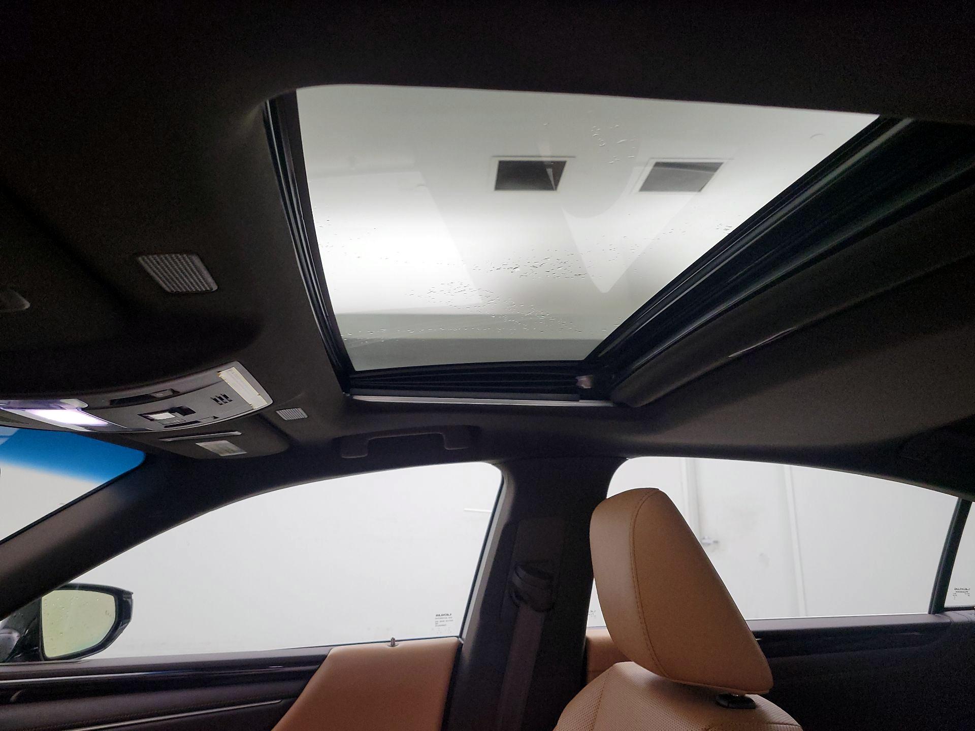 Thumbnail: 2020 Lexus ES - 19