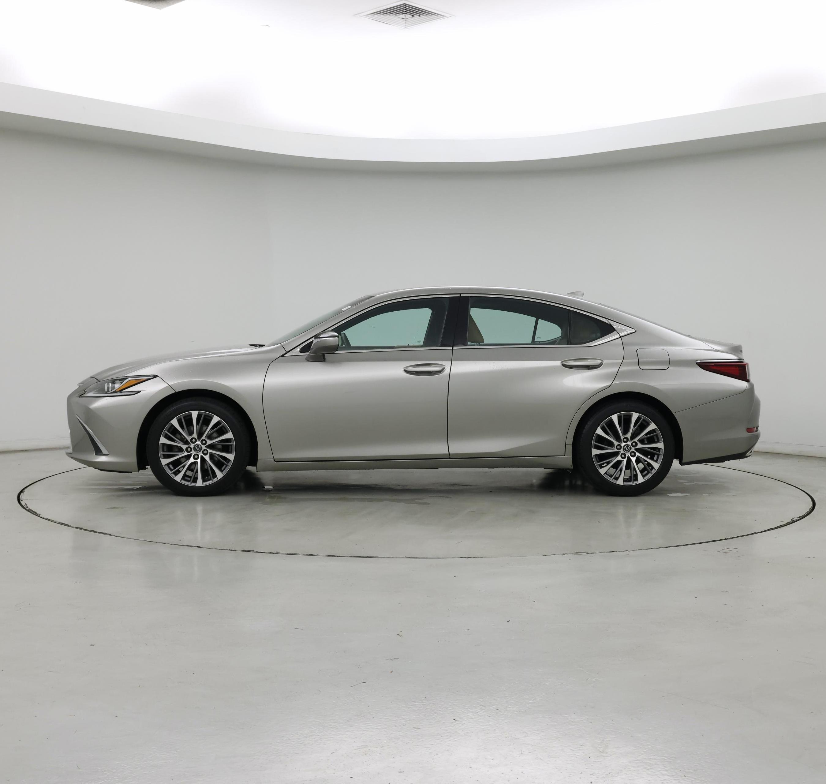 Thumbnail: 2020 Lexus ES - 3