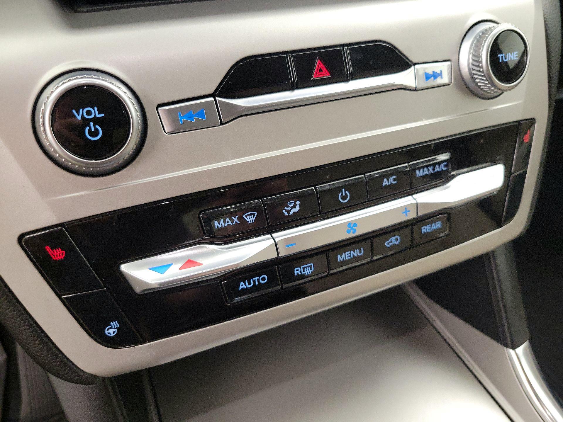 Thumbnail: 2022 Ford Explorer - 17