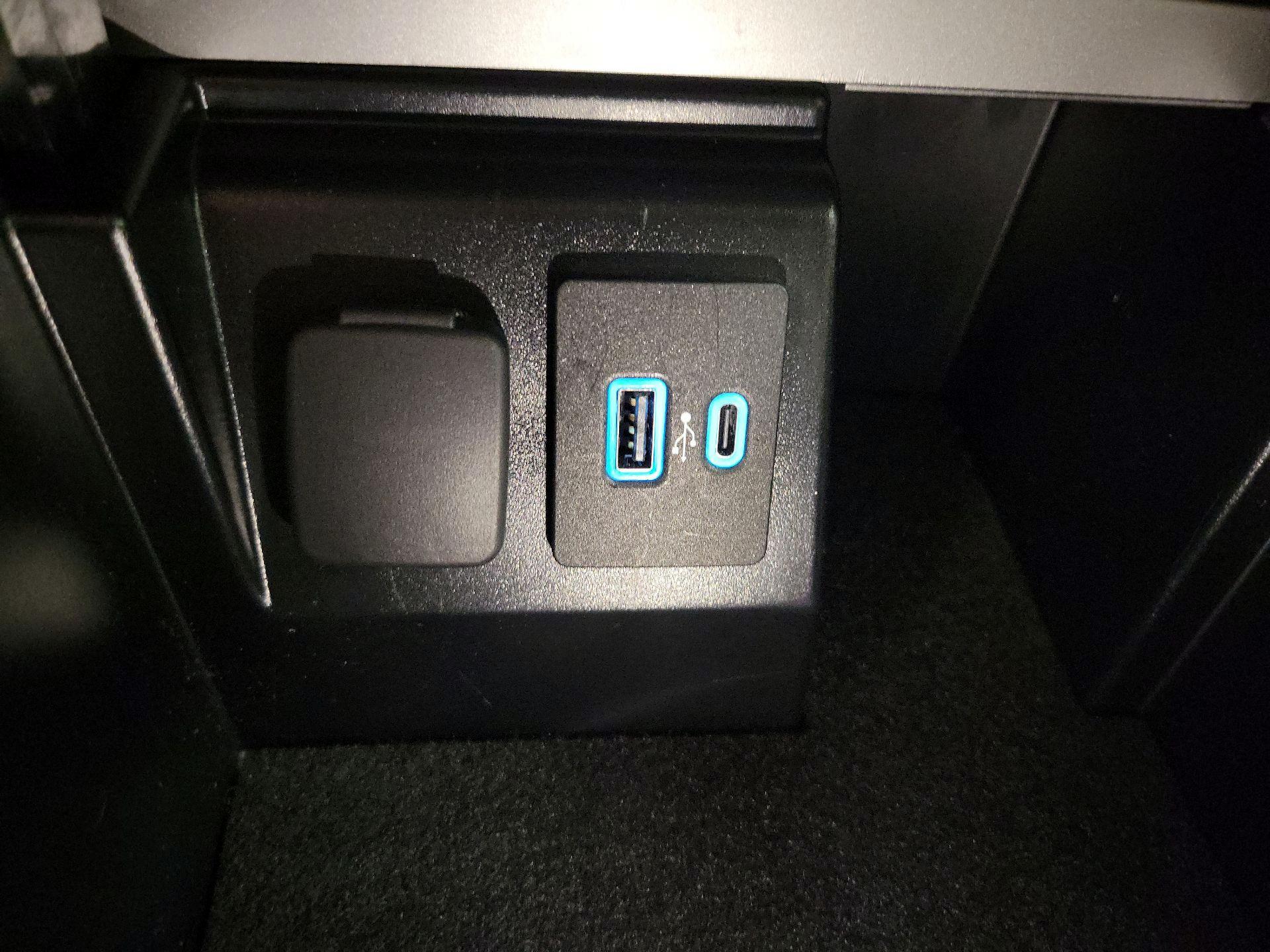 Thumbnail: 2022 Ford Explorer - 19