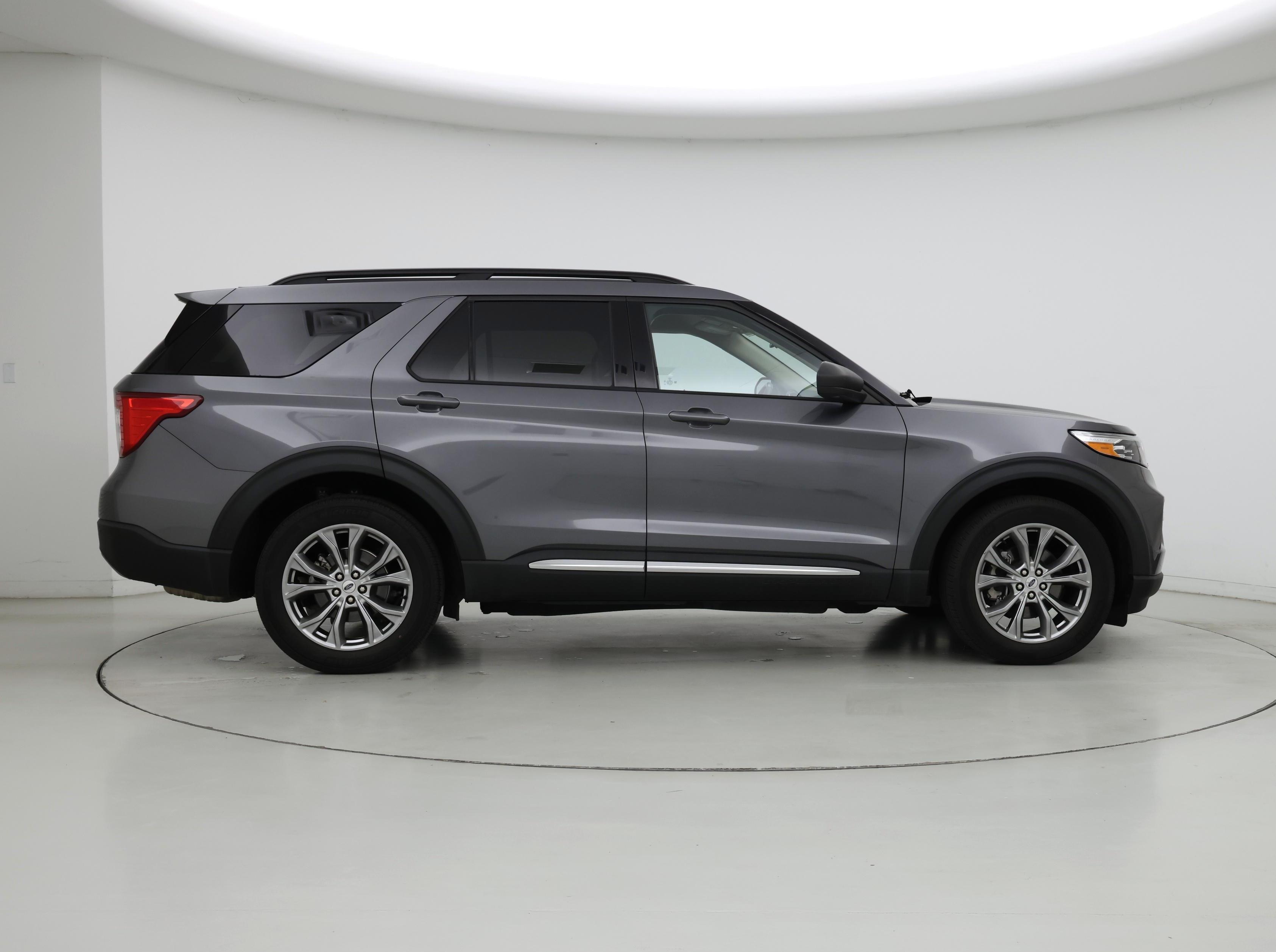 Thumbnail: 2022 Ford Explorer - 7