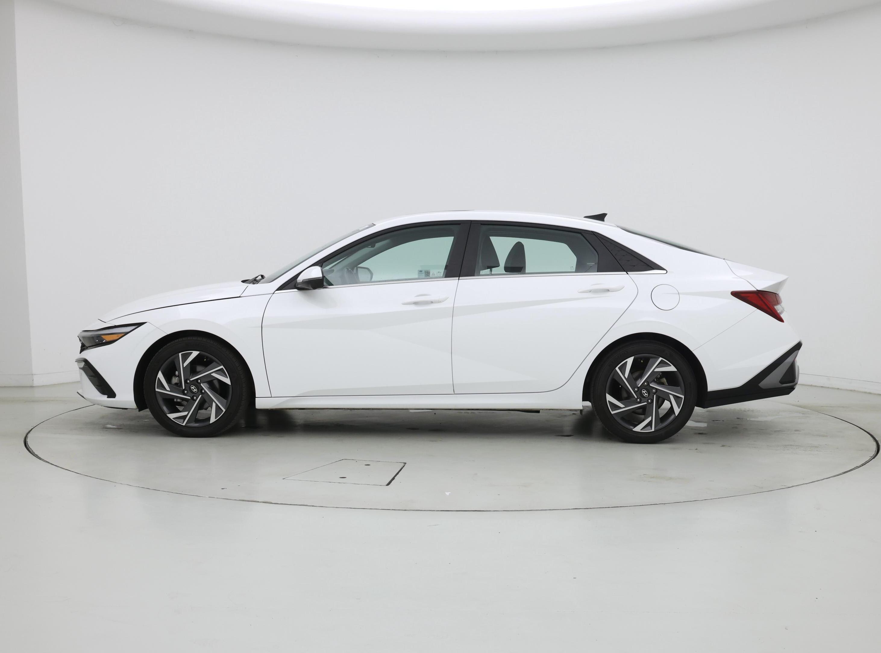 Thumbnail: 2024 Hyundai Elantra - 3