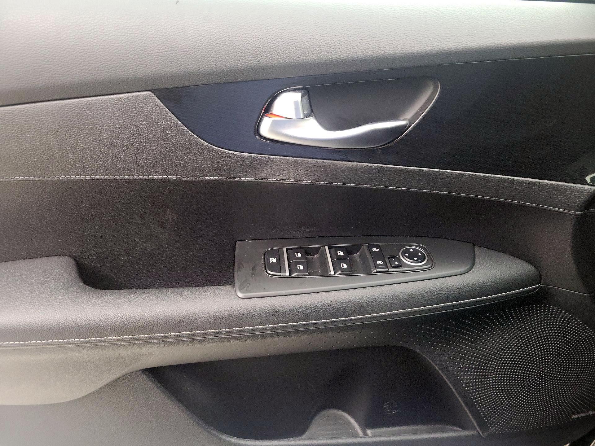 Thumbnail: 2022 Kia Forte - 12