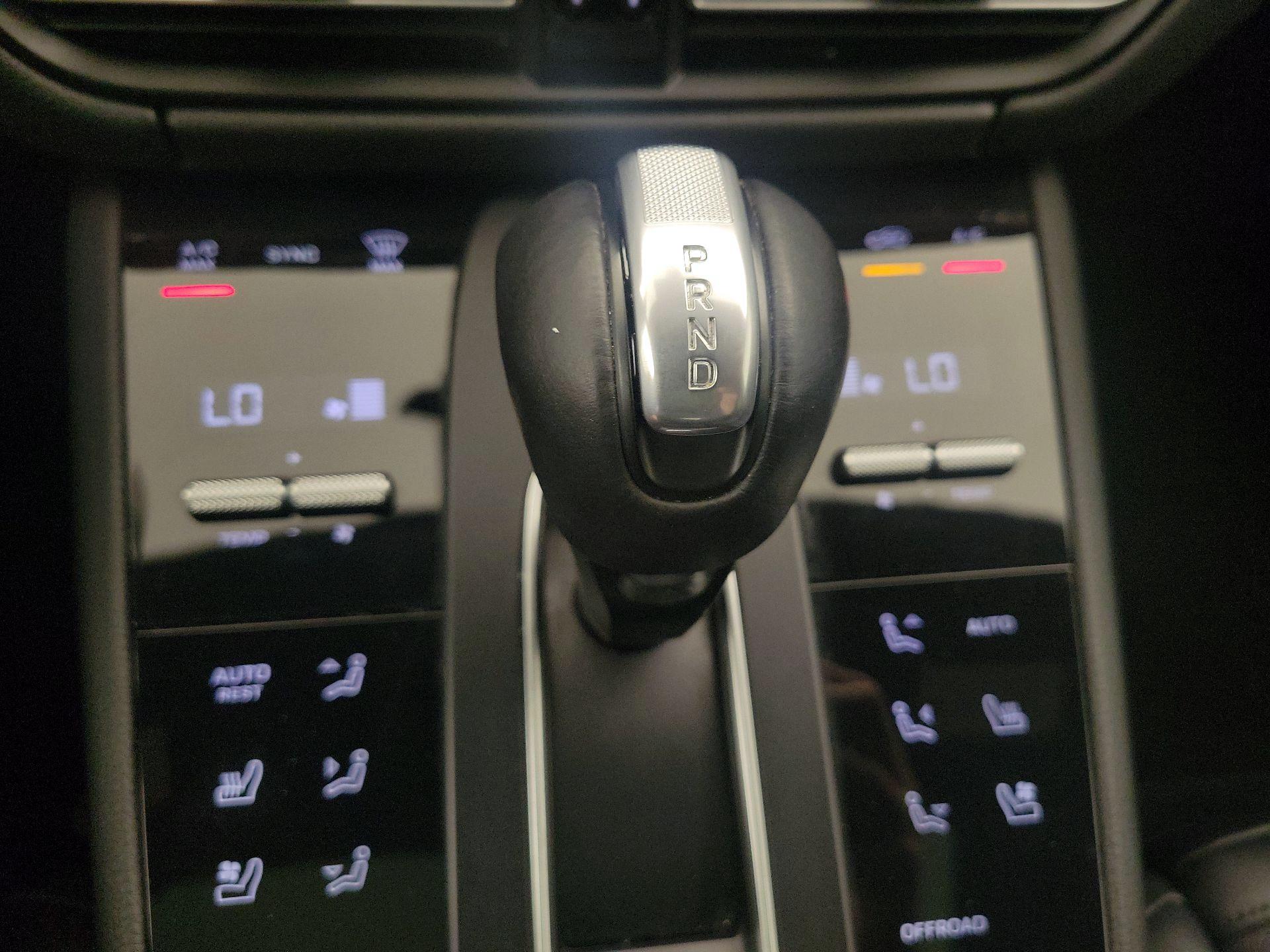 Thumbnail: 2023 Porsche Macan - 17