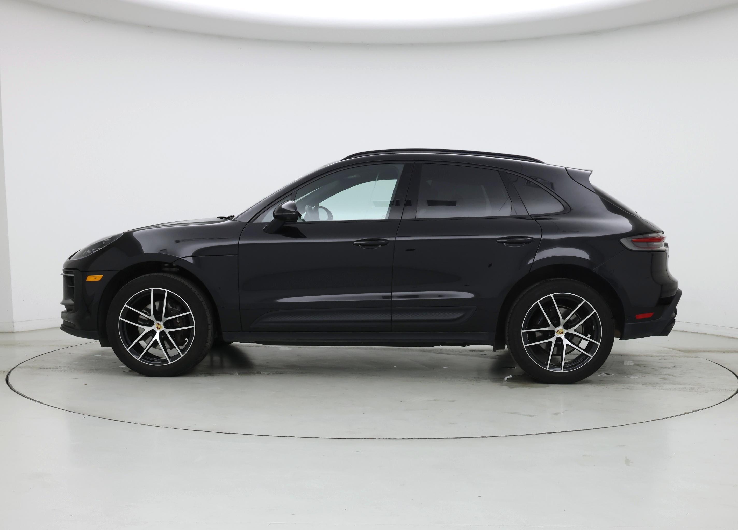 Thumbnail: 2023 Porsche Macan - 3