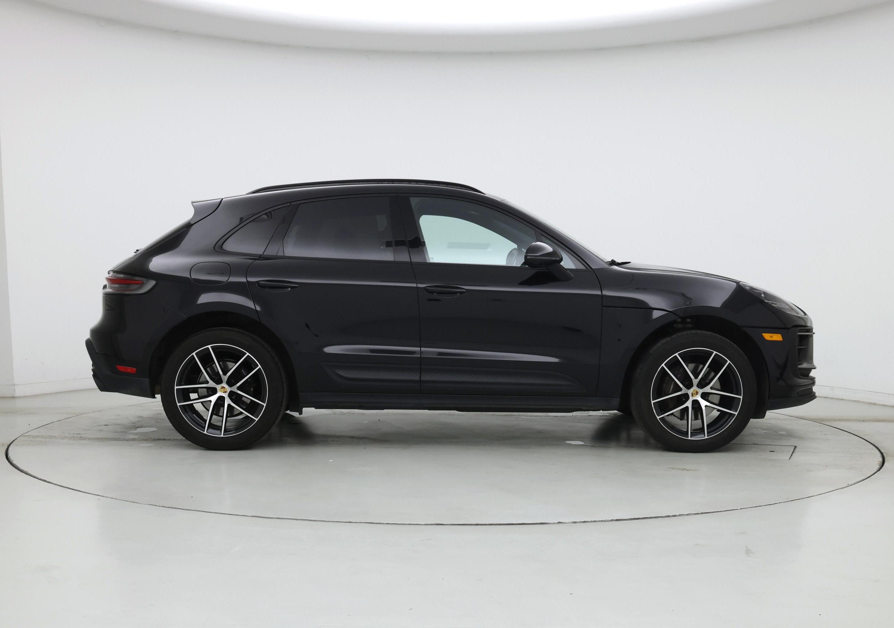 Thumbnail: 2023 Porsche Macan - 7