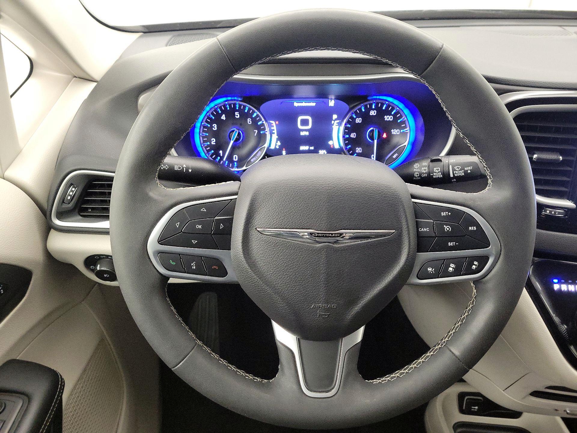 Thumbnail: 2024 Chrysler Pacifica - 10