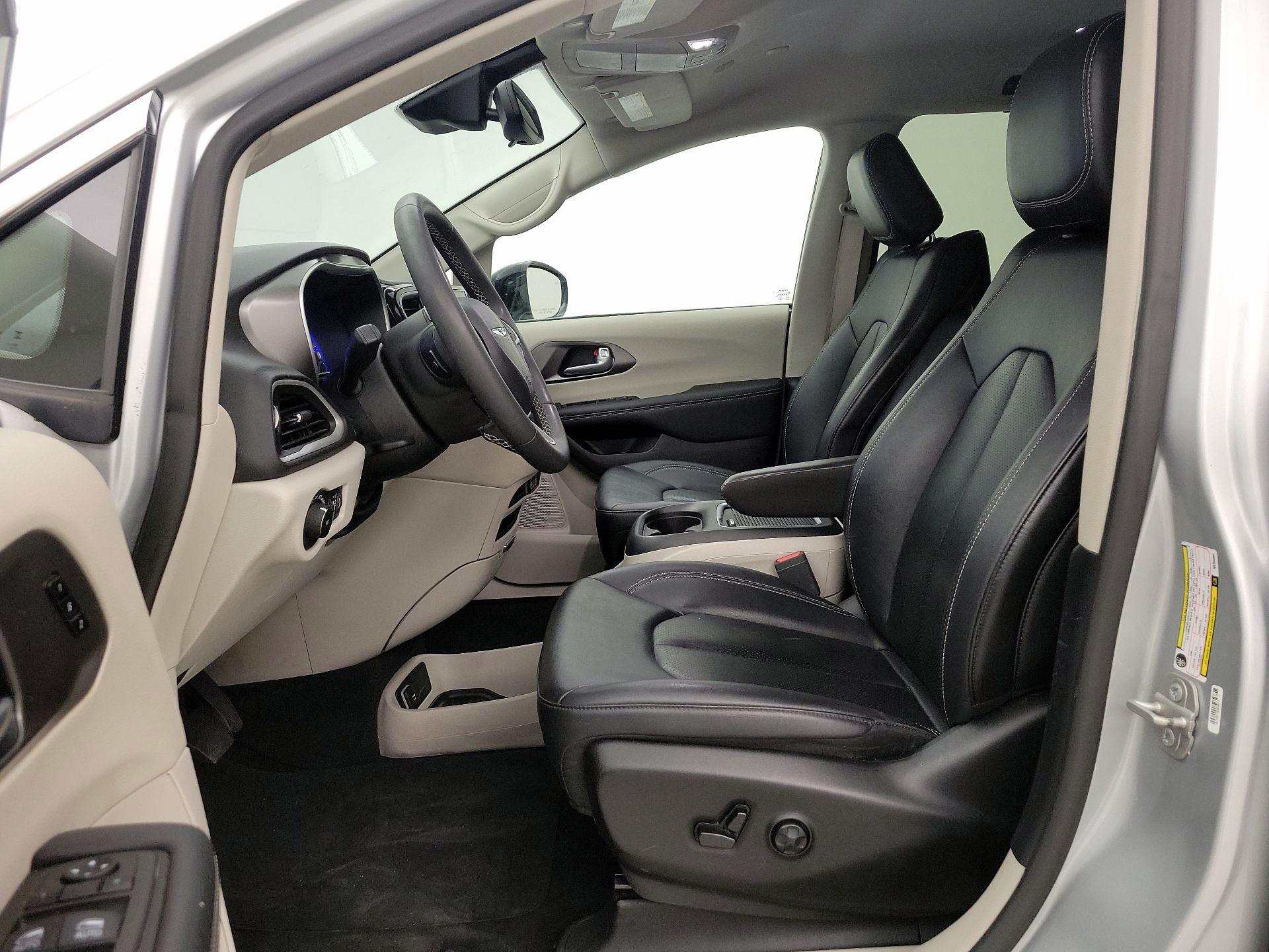 Thumbnail: 2024 Chrysler Pacifica - 11