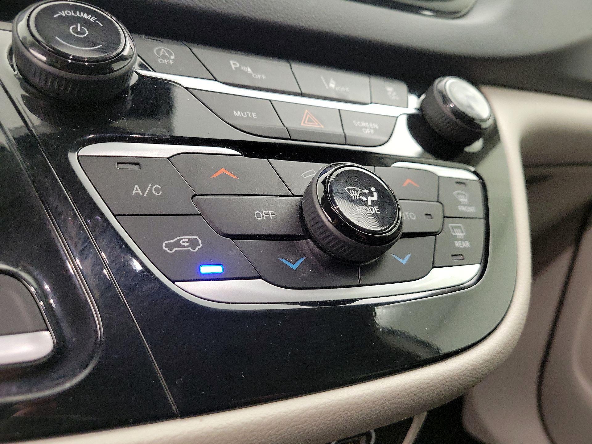 Thumbnail: 2024 Chrysler Pacifica - 16