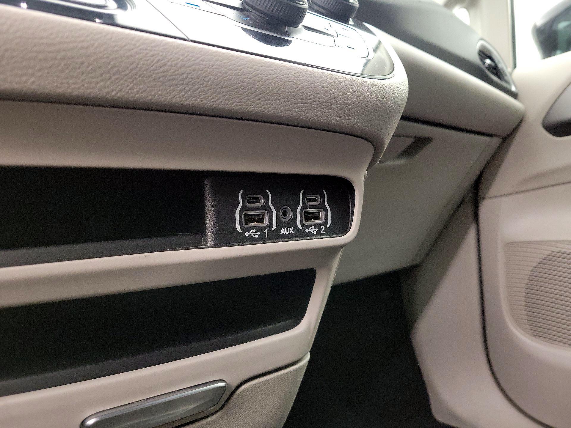 Thumbnail: 2024 Chrysler Pacifica - 18